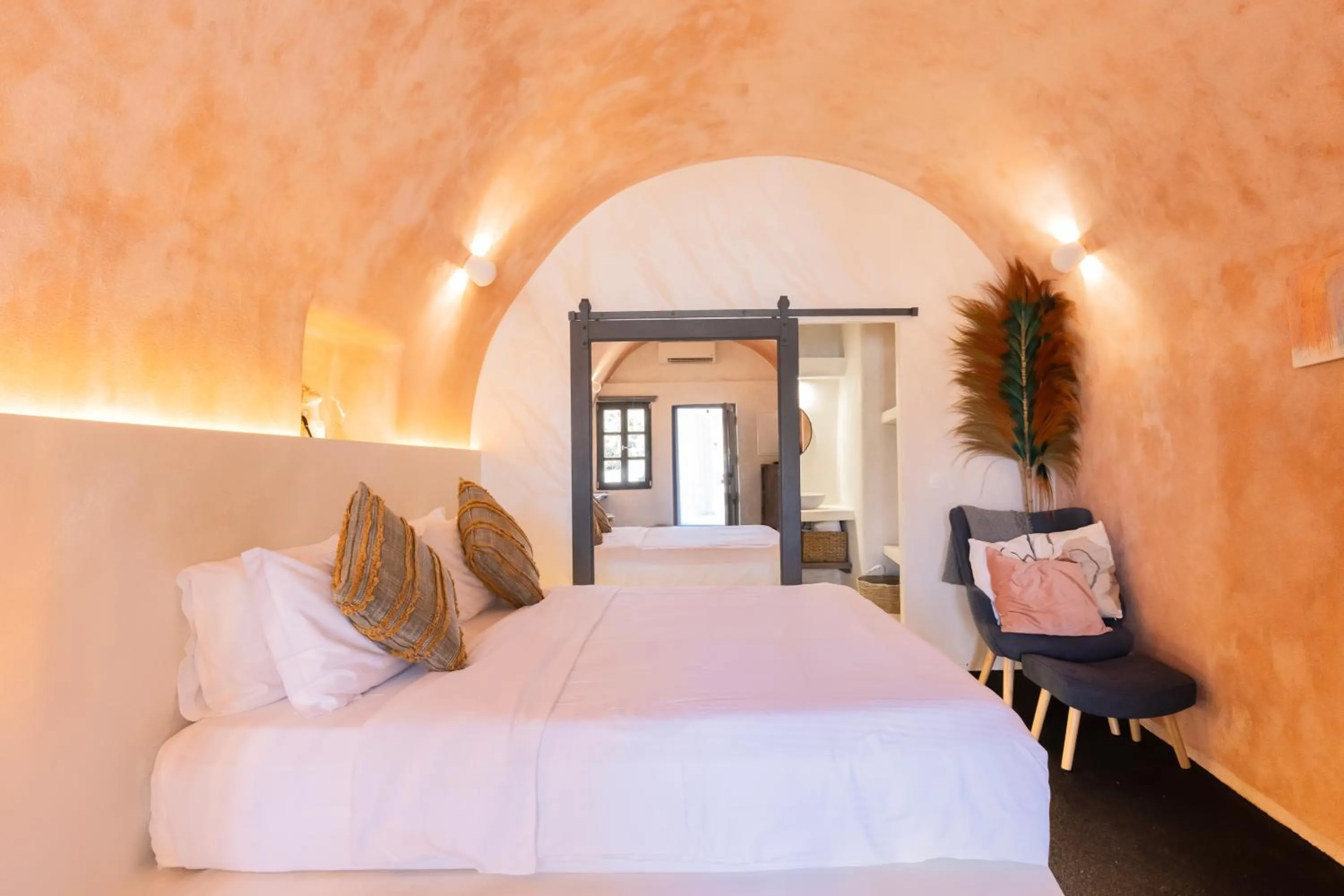 Bedroom, Bed in White Curves Santorini