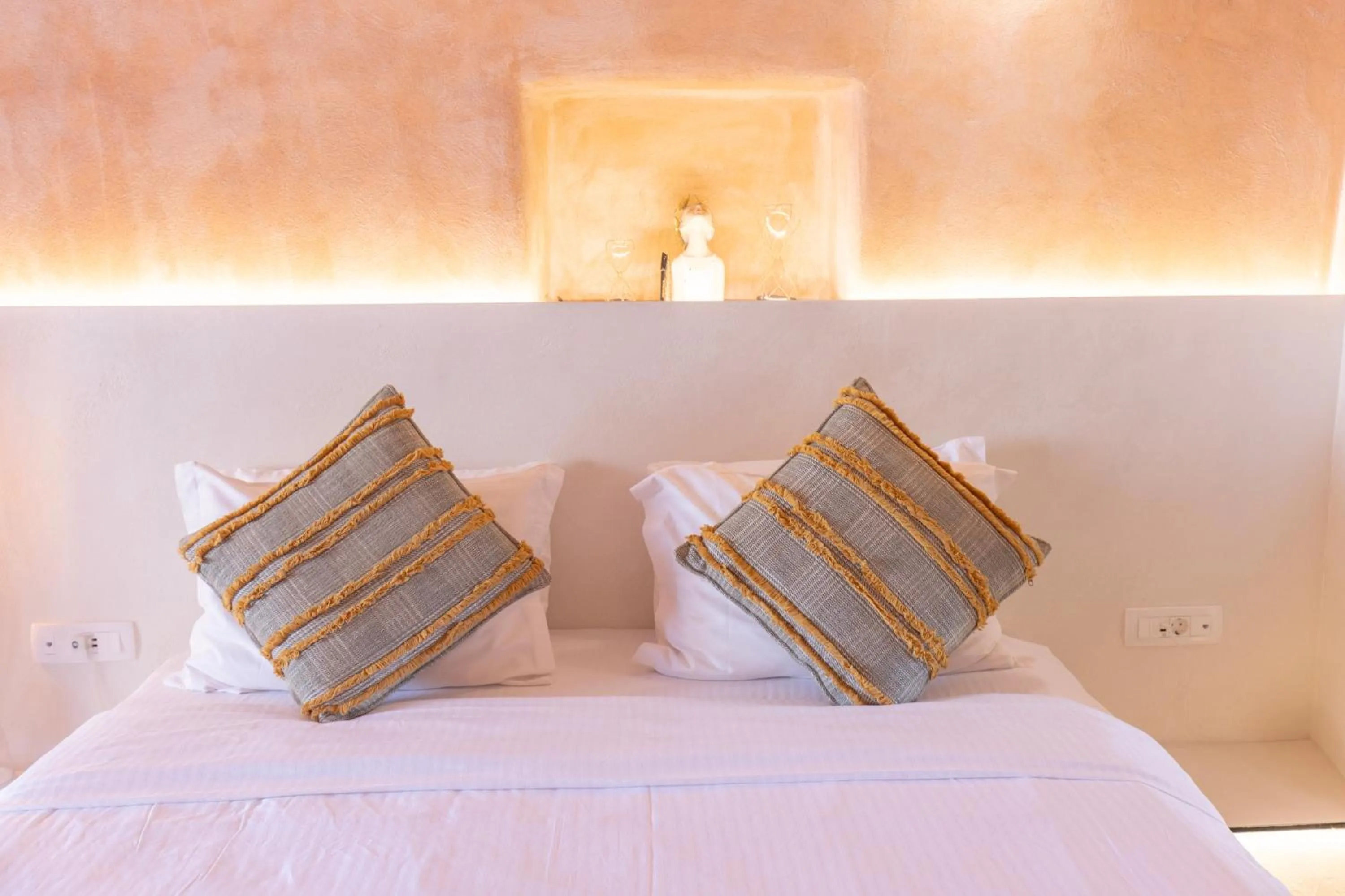 Bedroom, Bed in White Curves Santorini