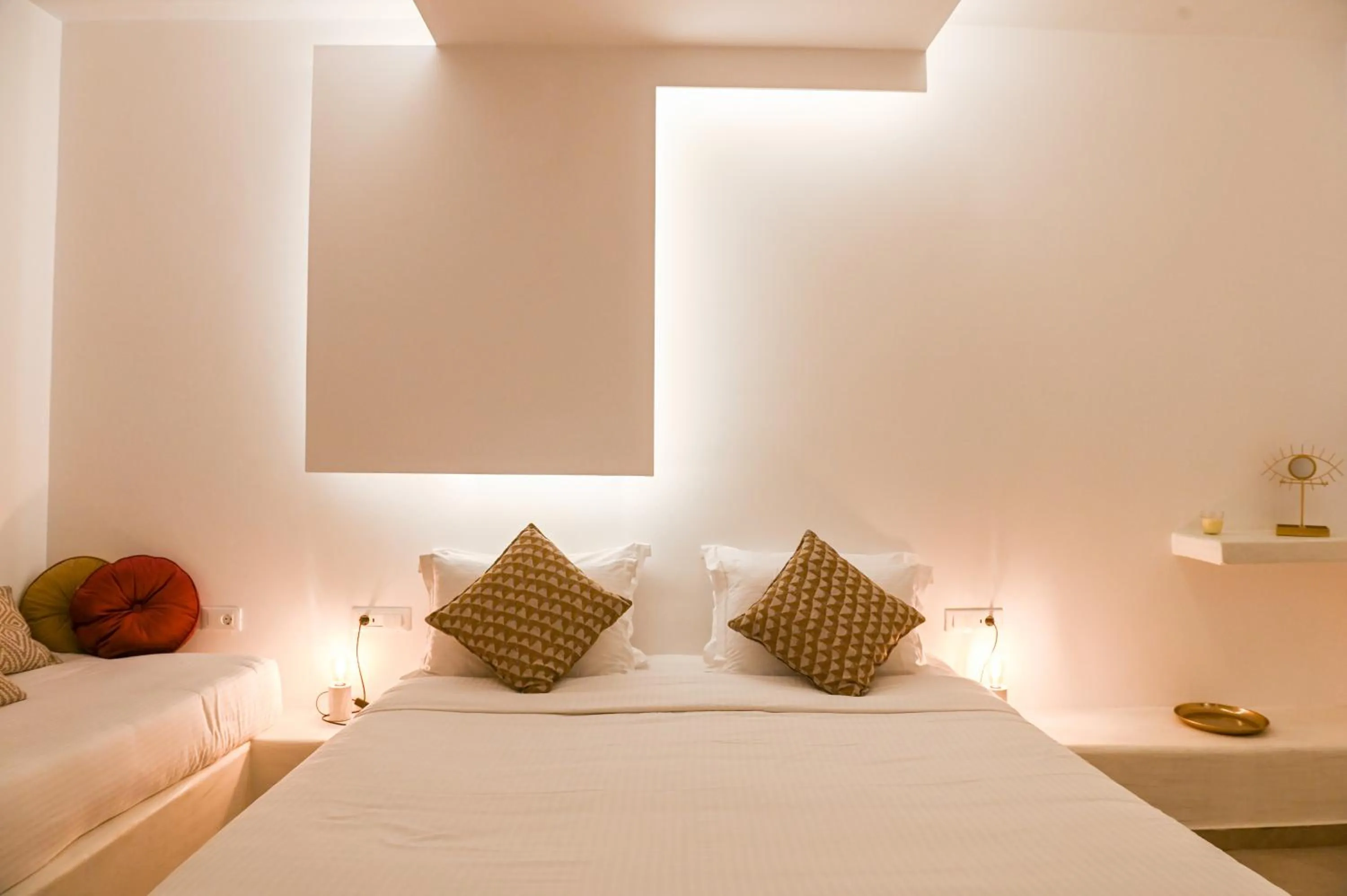 Bedroom, Bed in White Curves Santorini