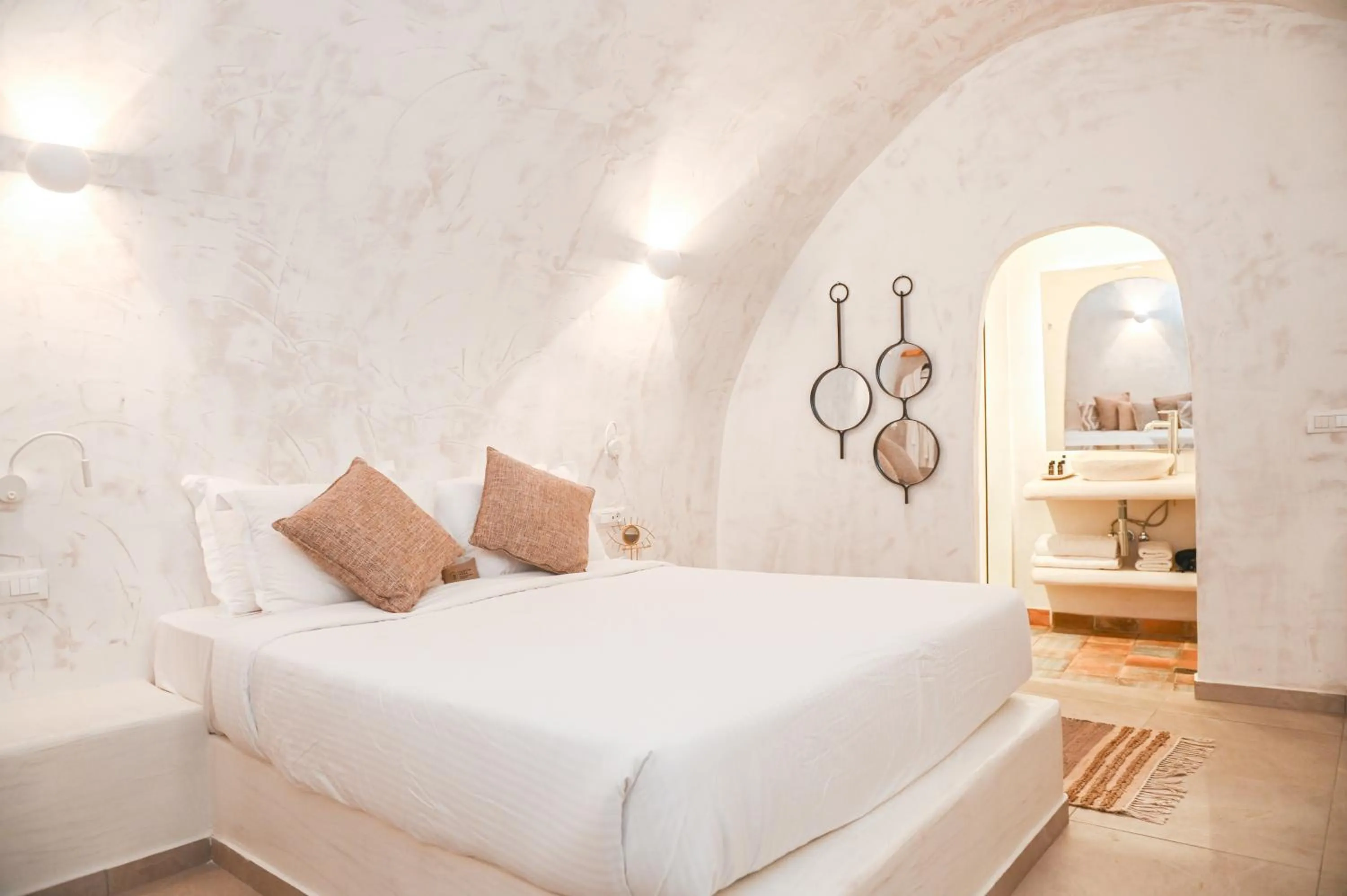 Photo of the whole room, Bed in White Curves Santorini