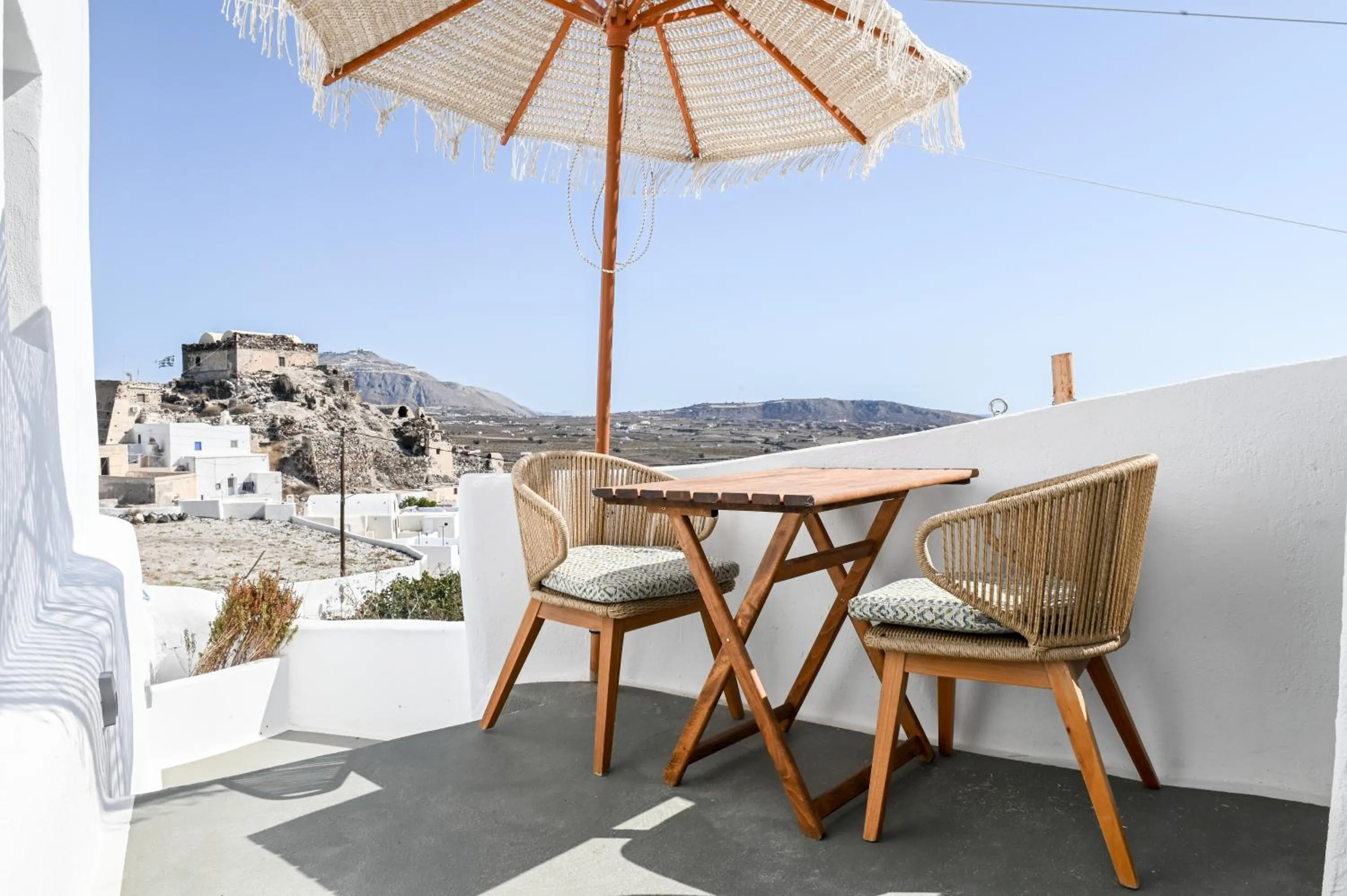 Day in White Curves Santorini