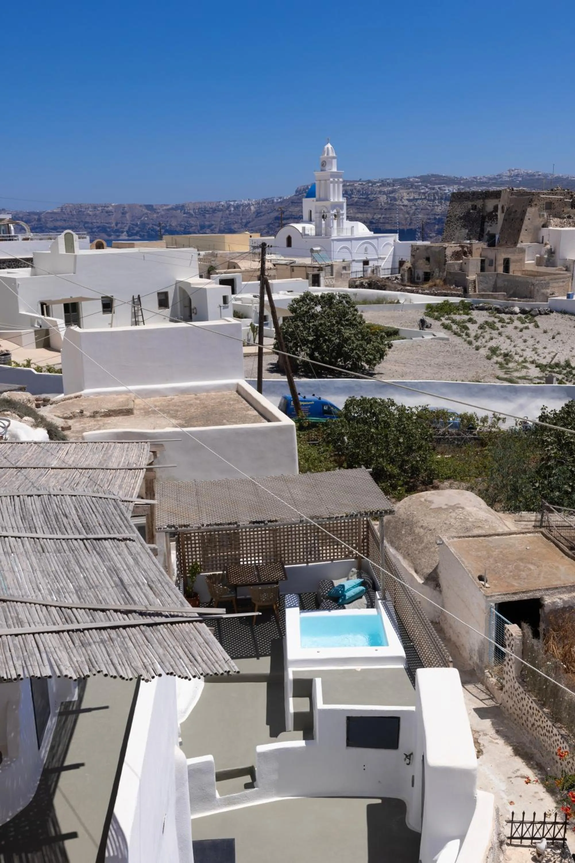 Nearby landmark in White Curves Santorini