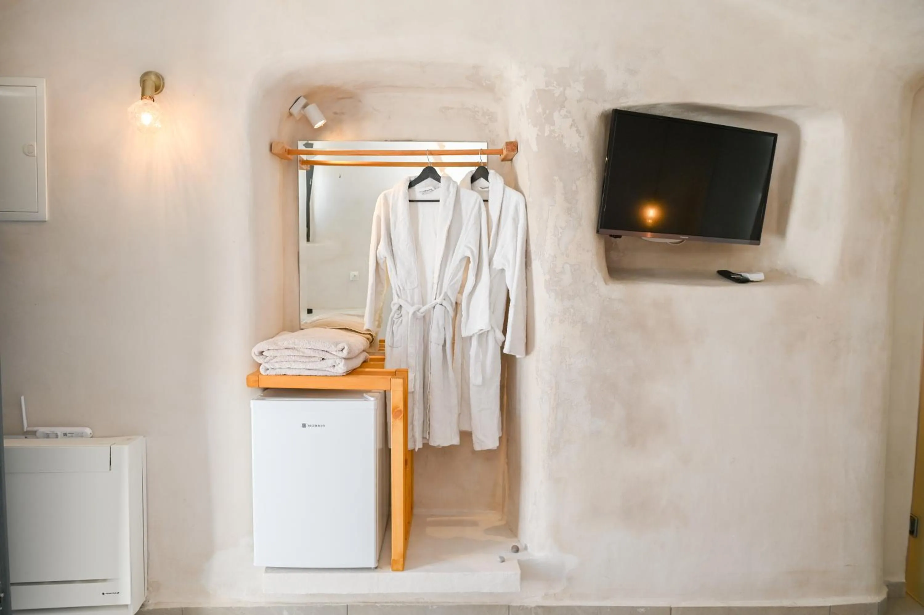 towels in White Curves Santorini