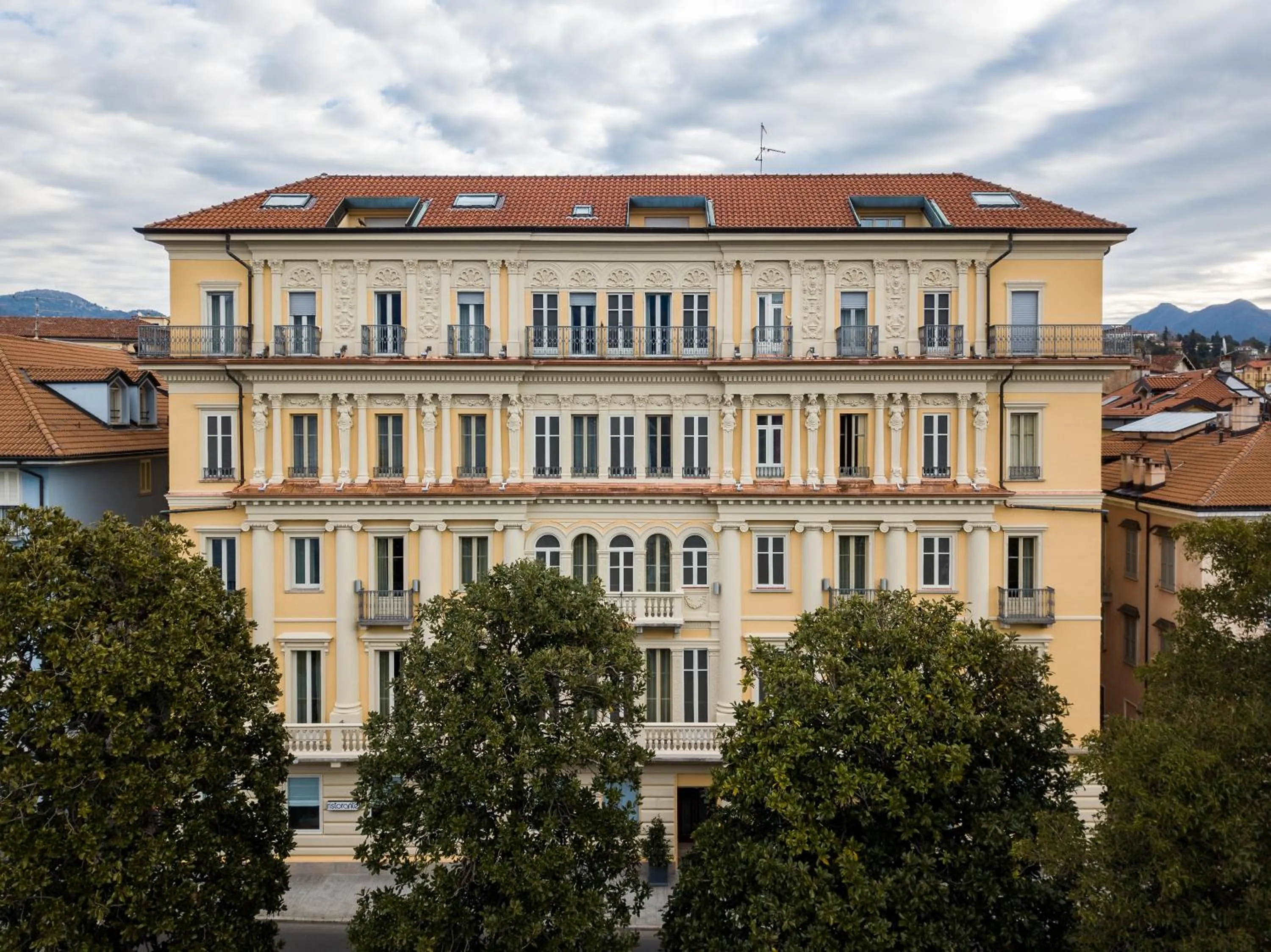 Facade/entrance in Europalace Hotel