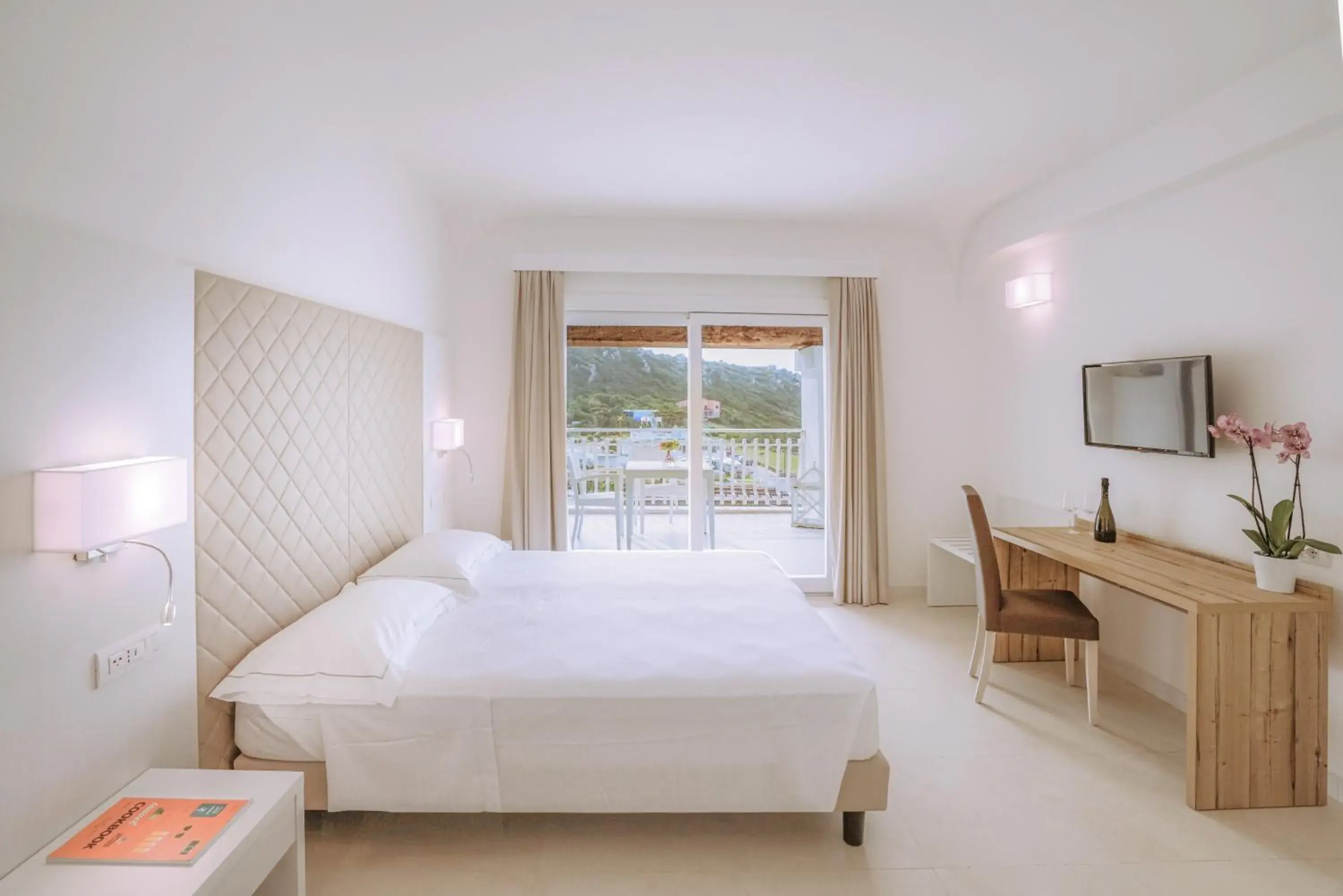 Deluxe Quadruple Room with Sea View in Hotel Moresco Deluxe Quadruple Room with Sea View in Hotel Moresco