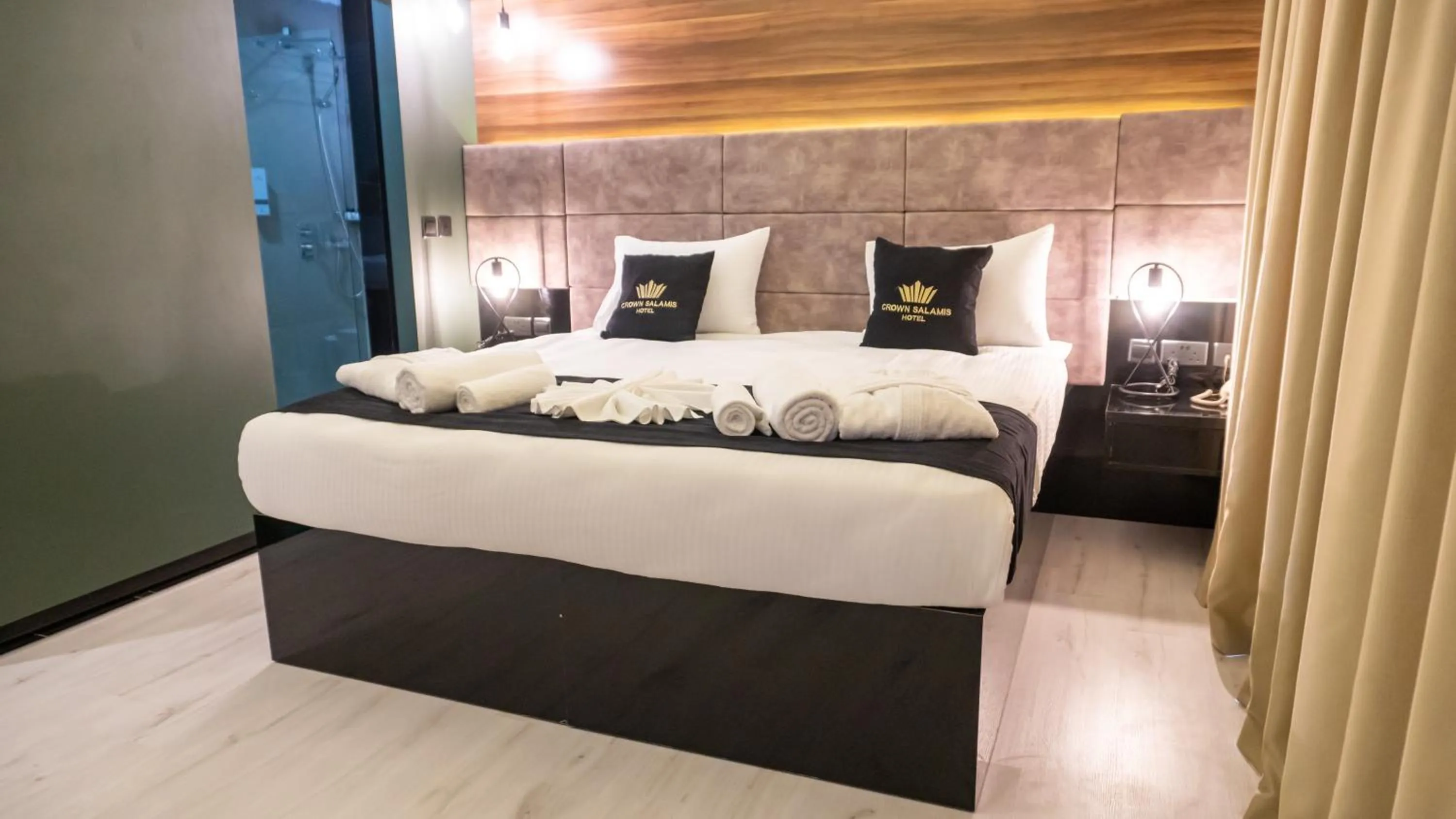 Photo of the whole room, Bed in Crown Salamis Hotel