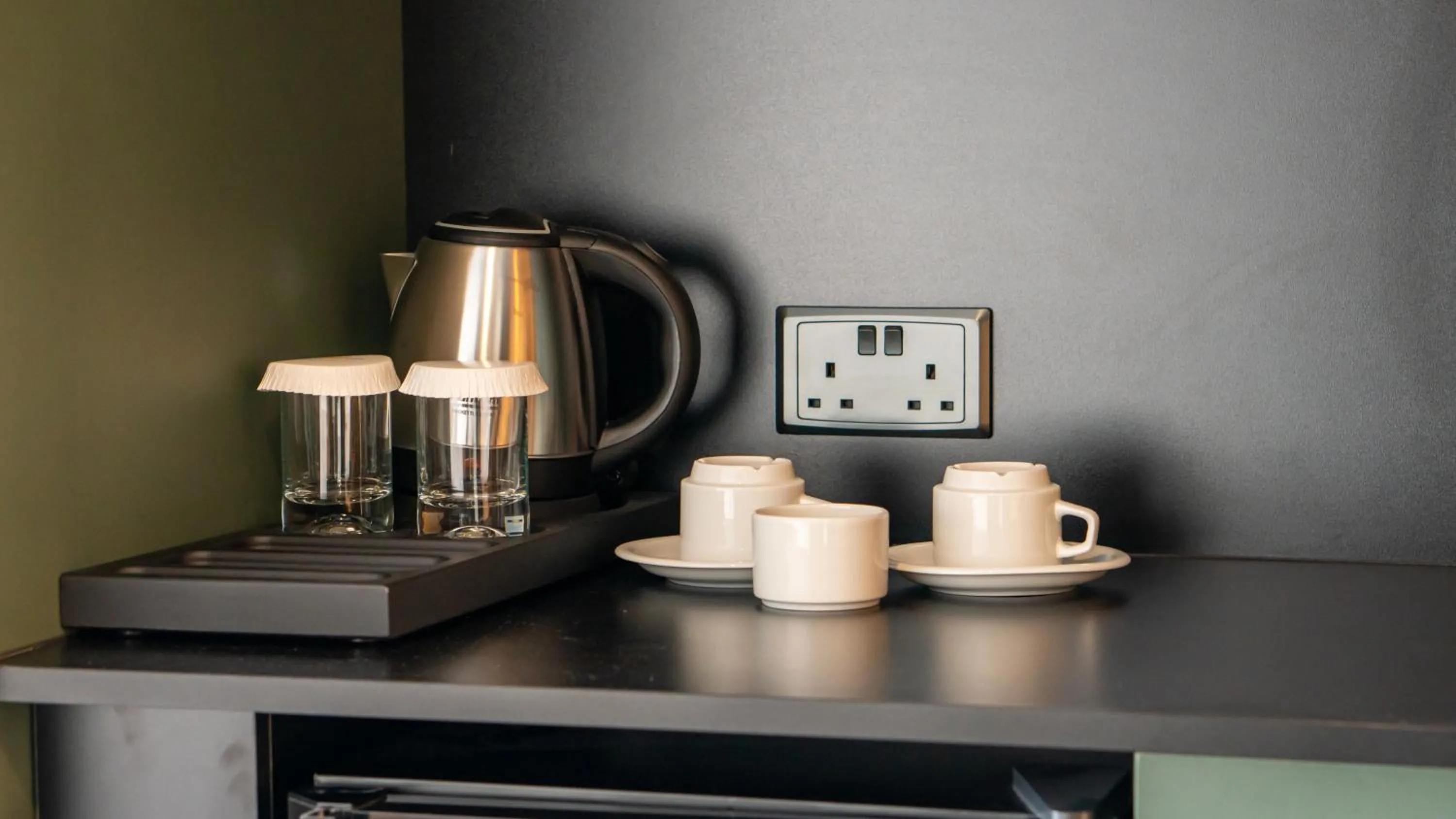 Coffee/tea facilities in Crown Salamis Hotel