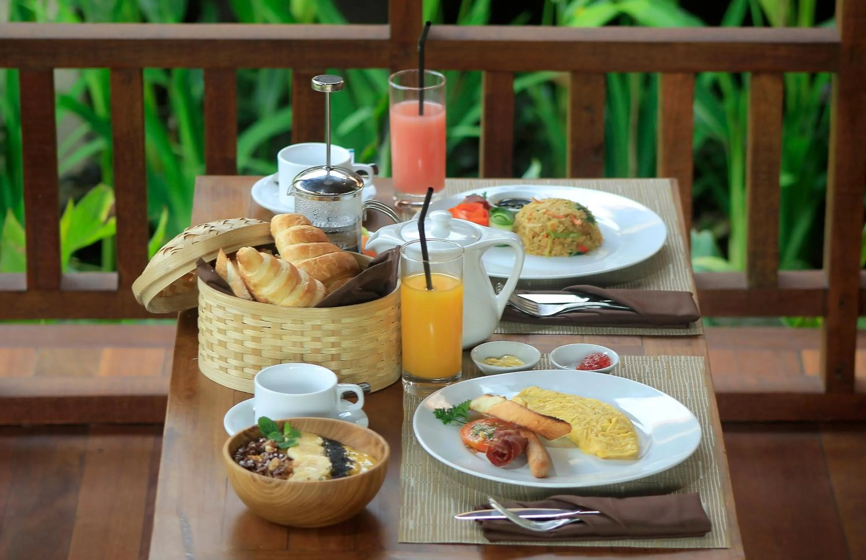 Food and drinks in Hanaya Ubud Villa