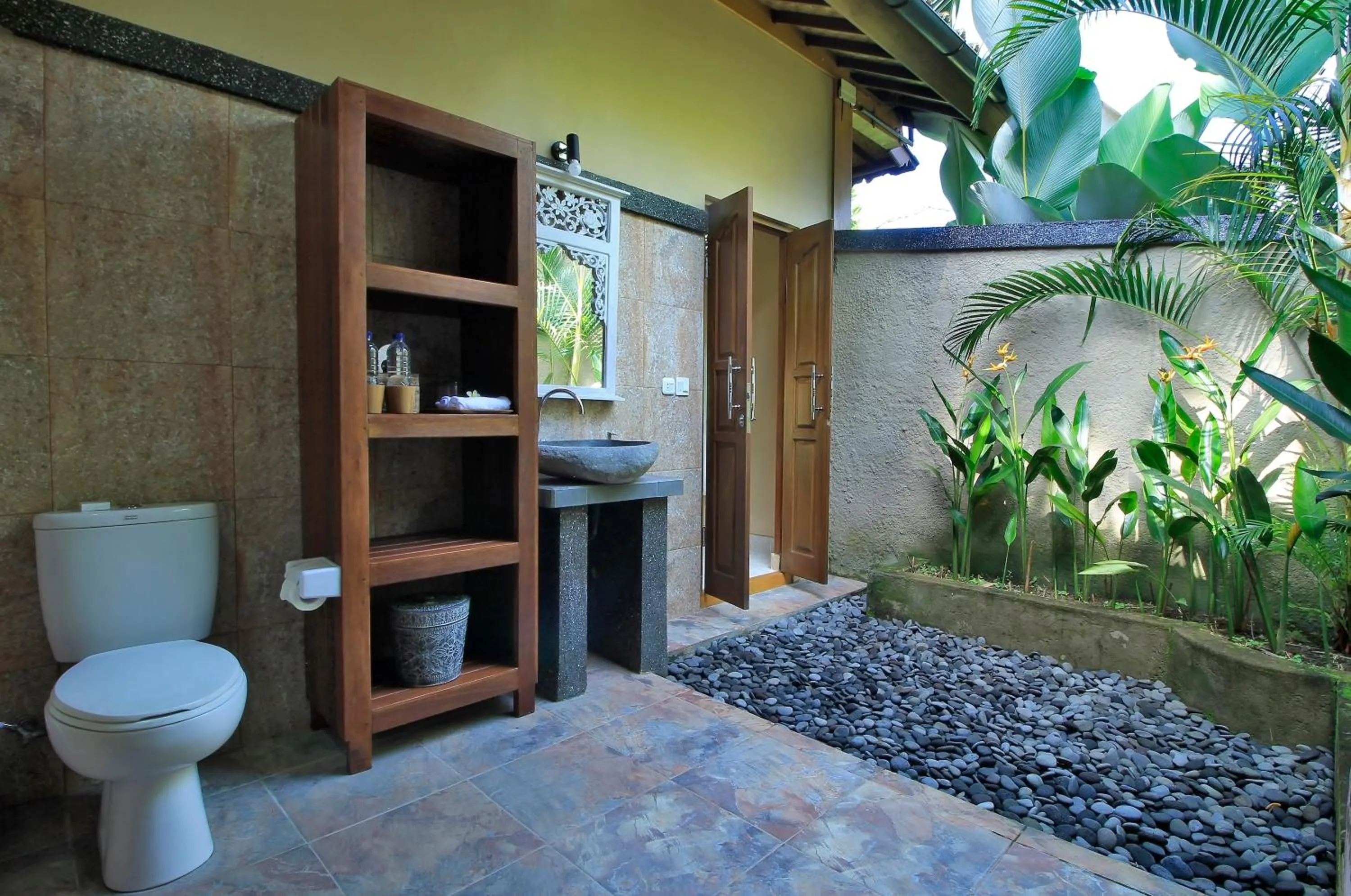 Toilet in Hanaya Ubud Villa