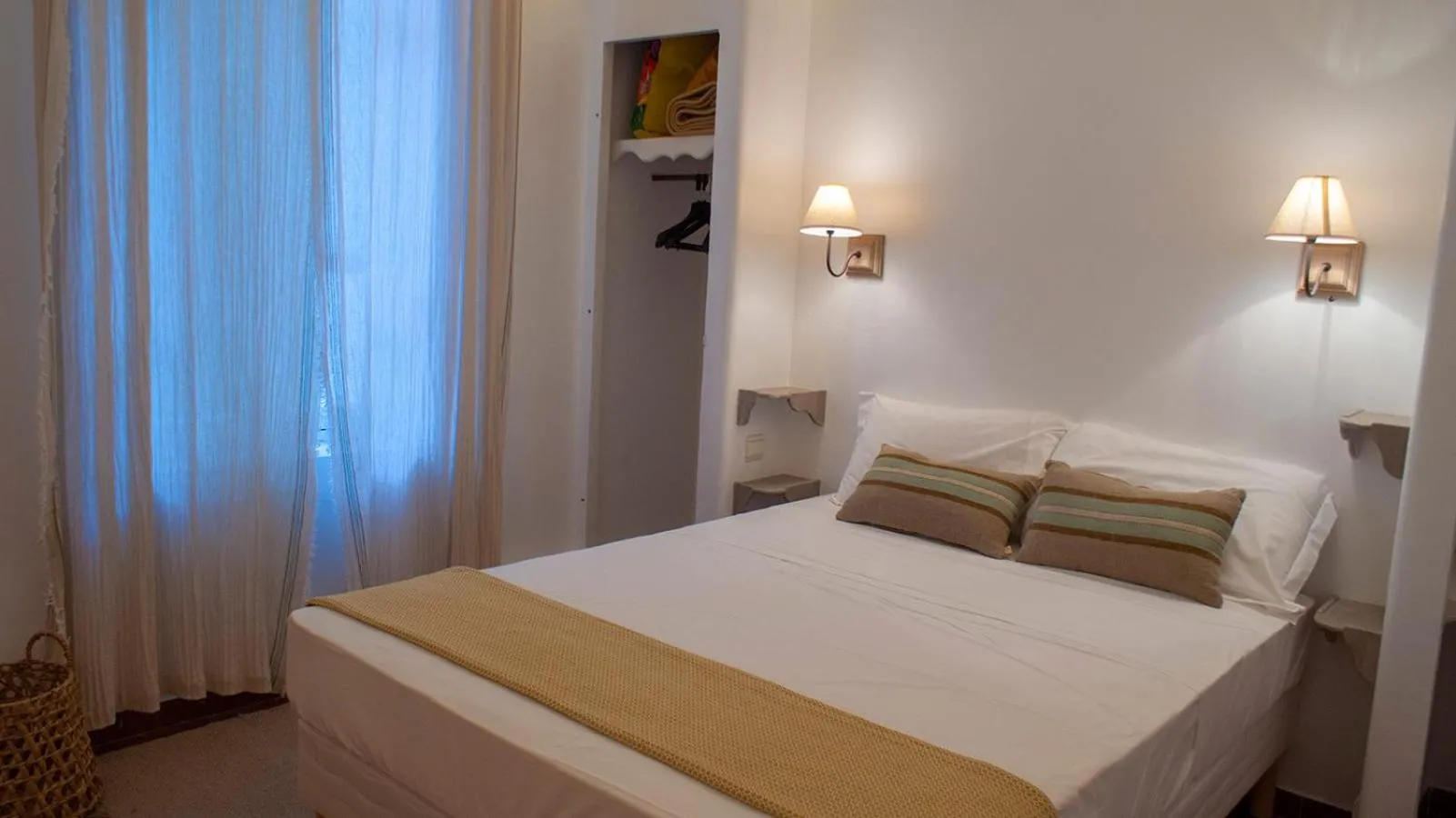 Bedroom, Bed in Logis Hôtel & Restaurant du Parc