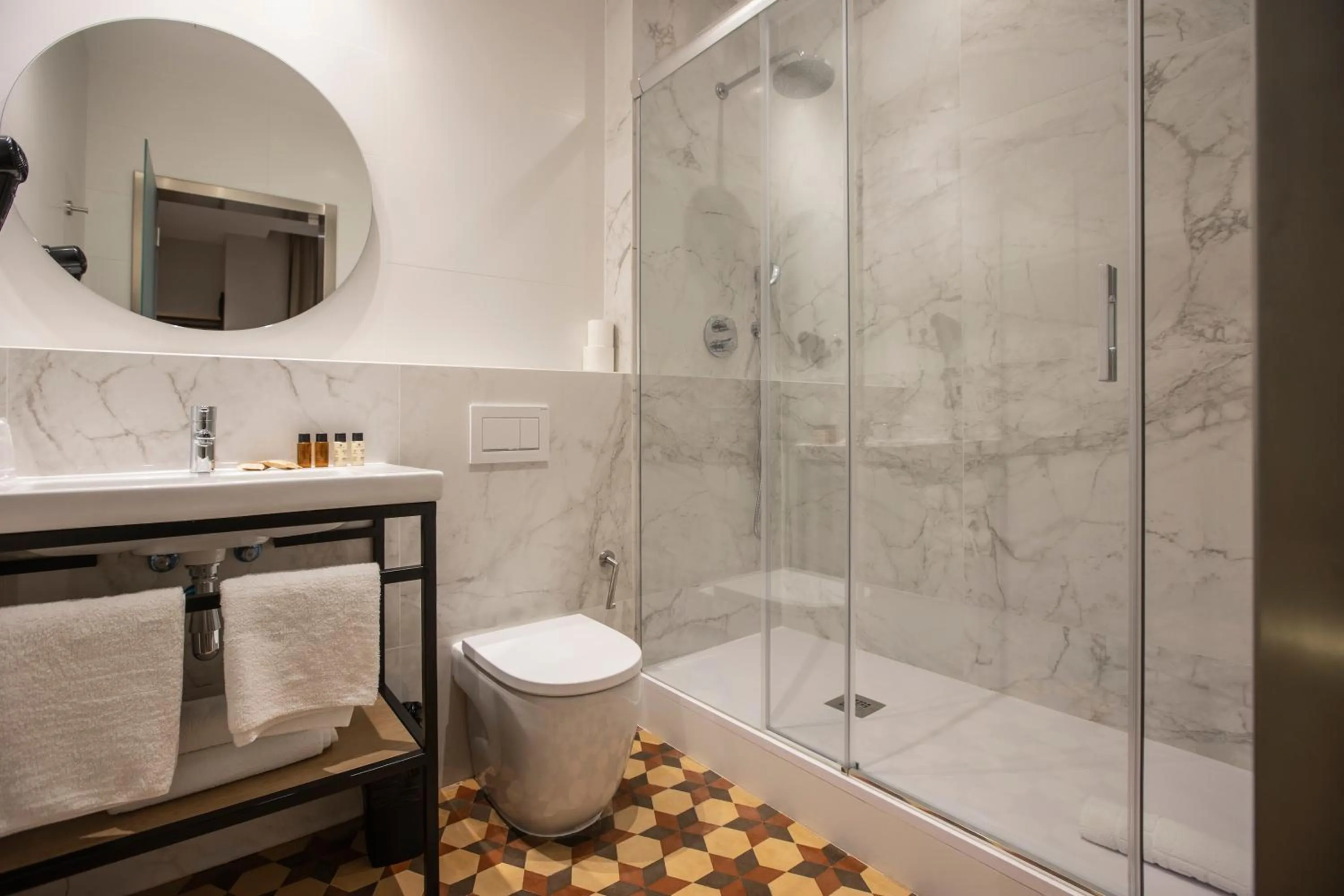 Bathroom in Fontanella By BCN URBAN Rooms