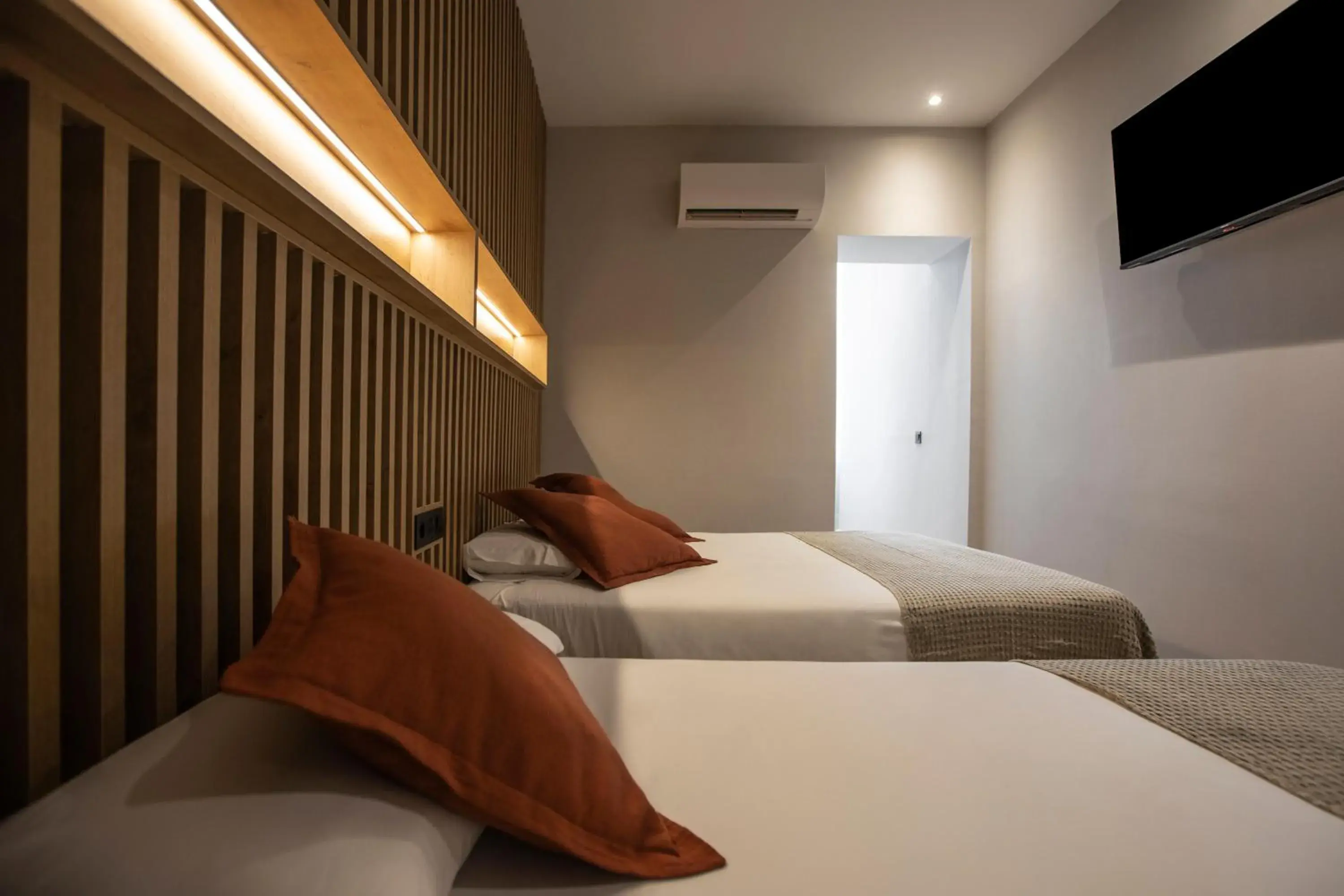 Bed in Fontanella By BCN URBAN Rooms Bed in Fontanella By BCN URBAN Rooms