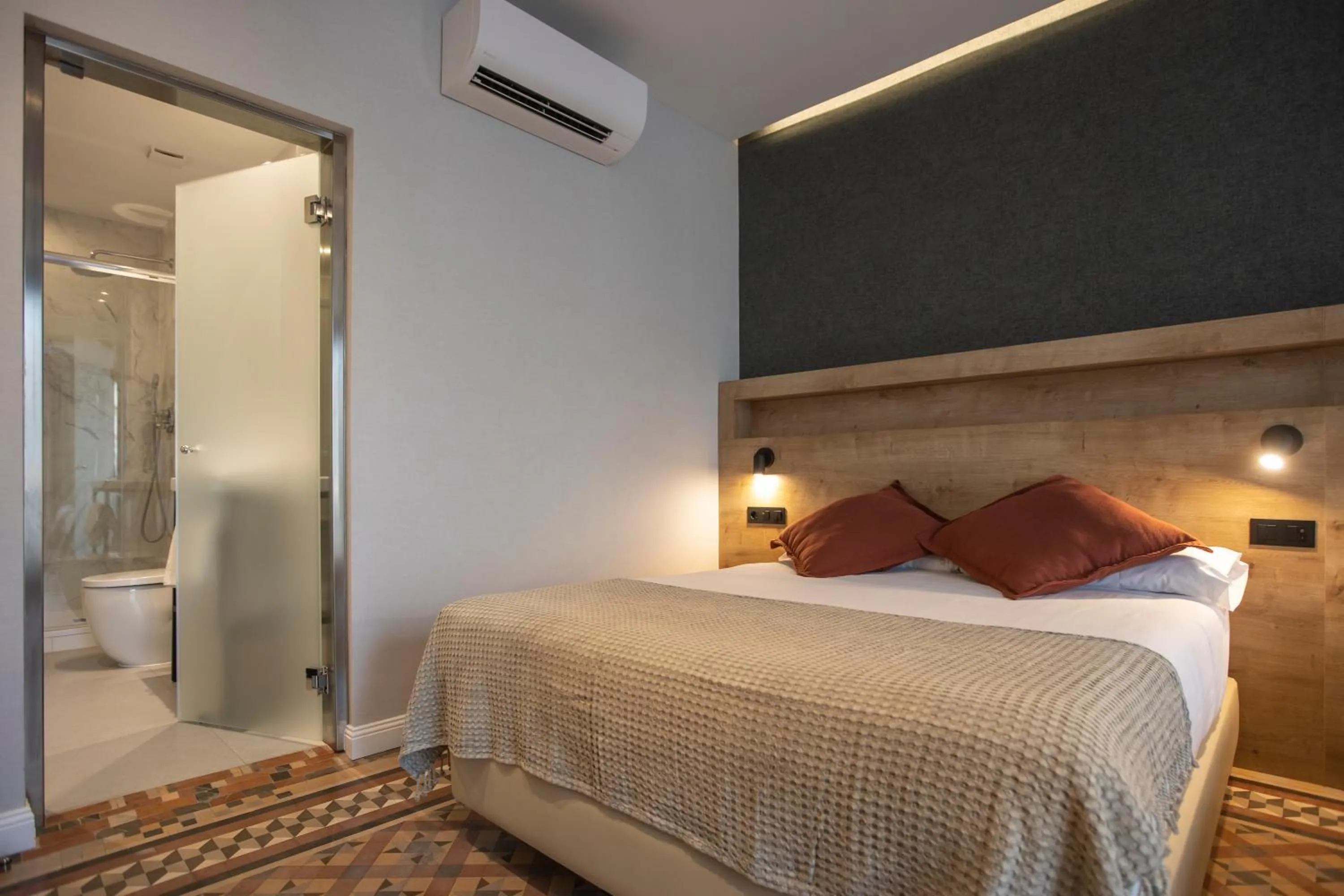 Photo of the whole room, Bed in Fontanella By BCN URBAN Rooms