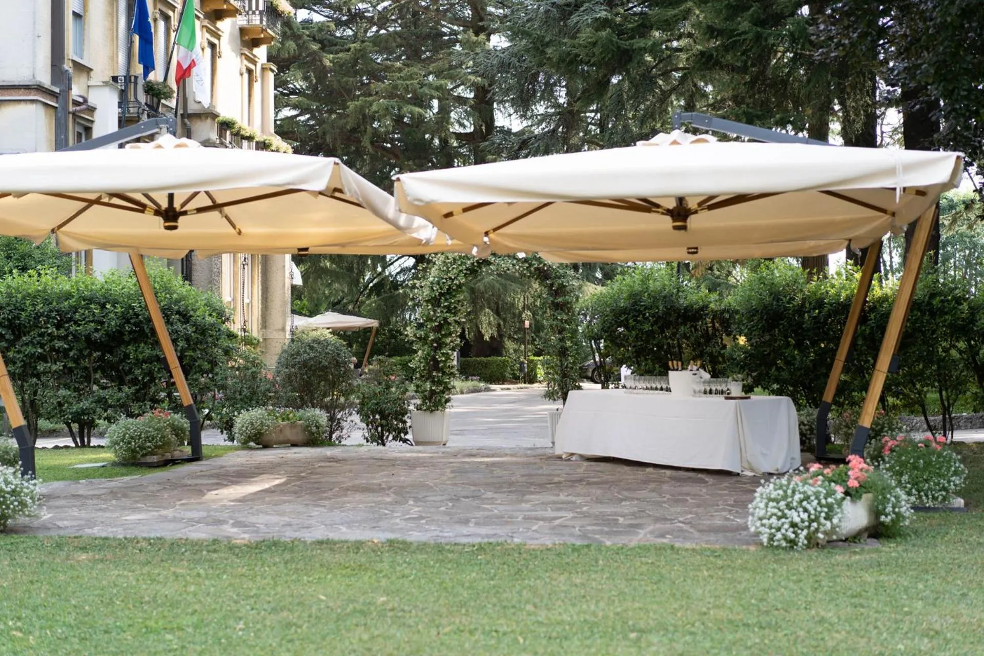 Patio in Palace Grand Hotel Varese