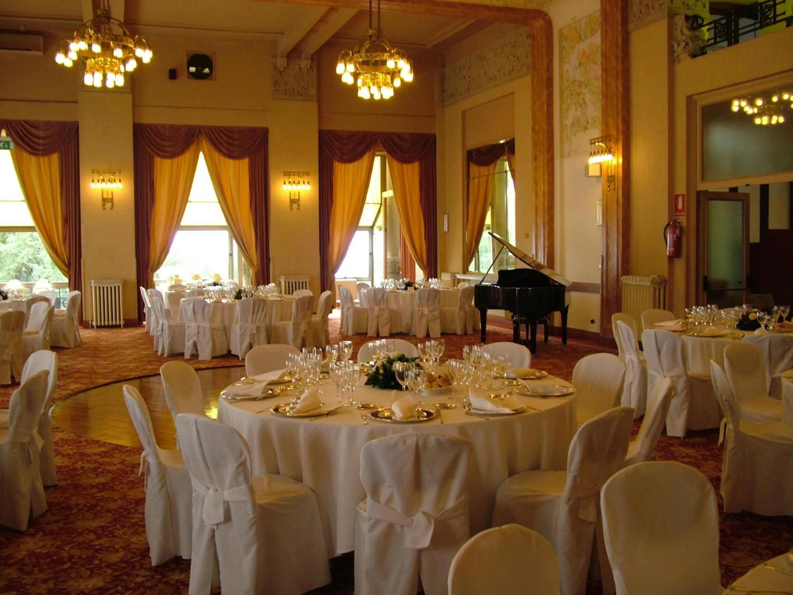 Restaurant/places to eat in Palace Grand Hotel Varese