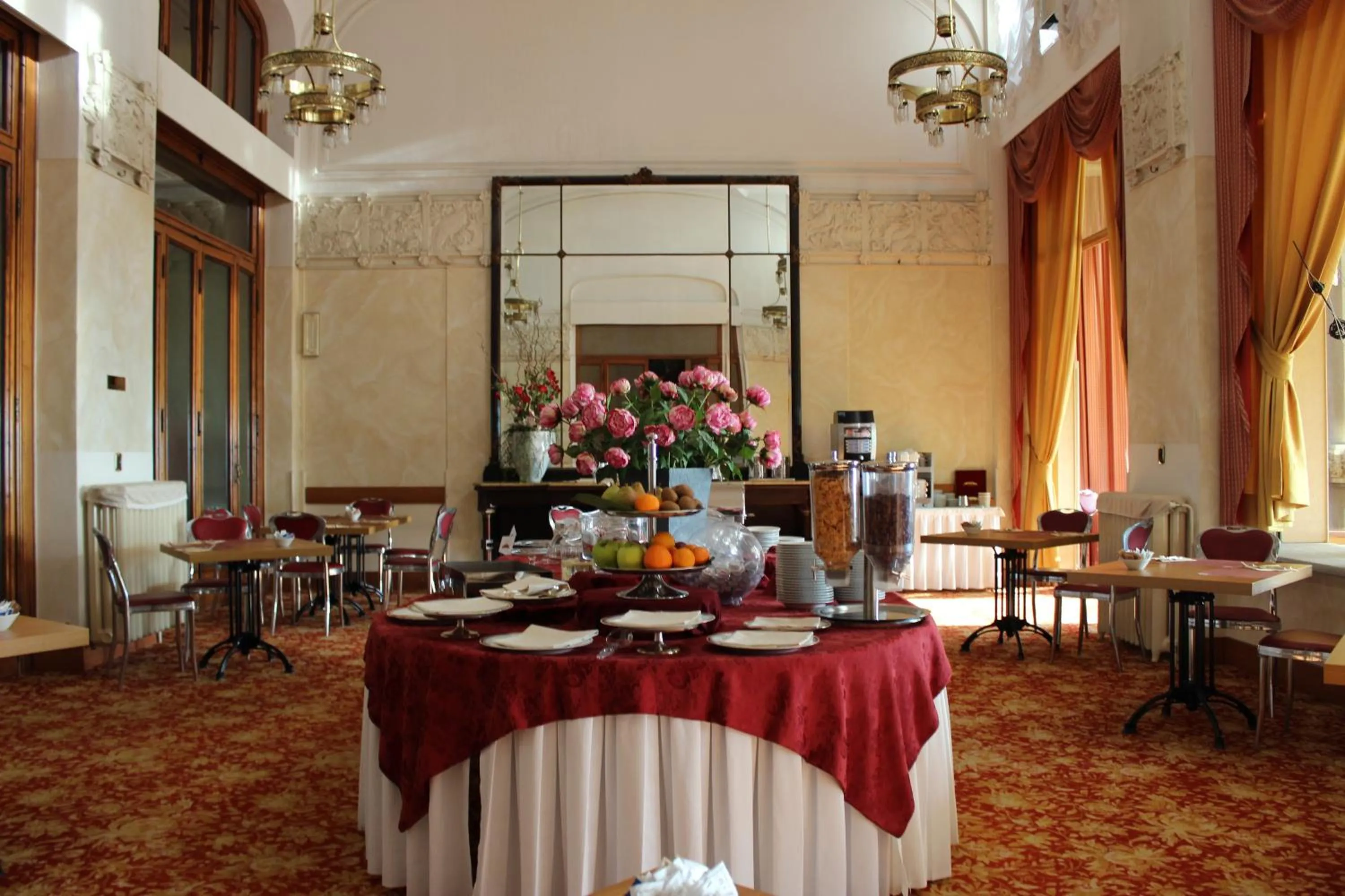 Restaurant/places to eat in Palace Grand Hotel Varese