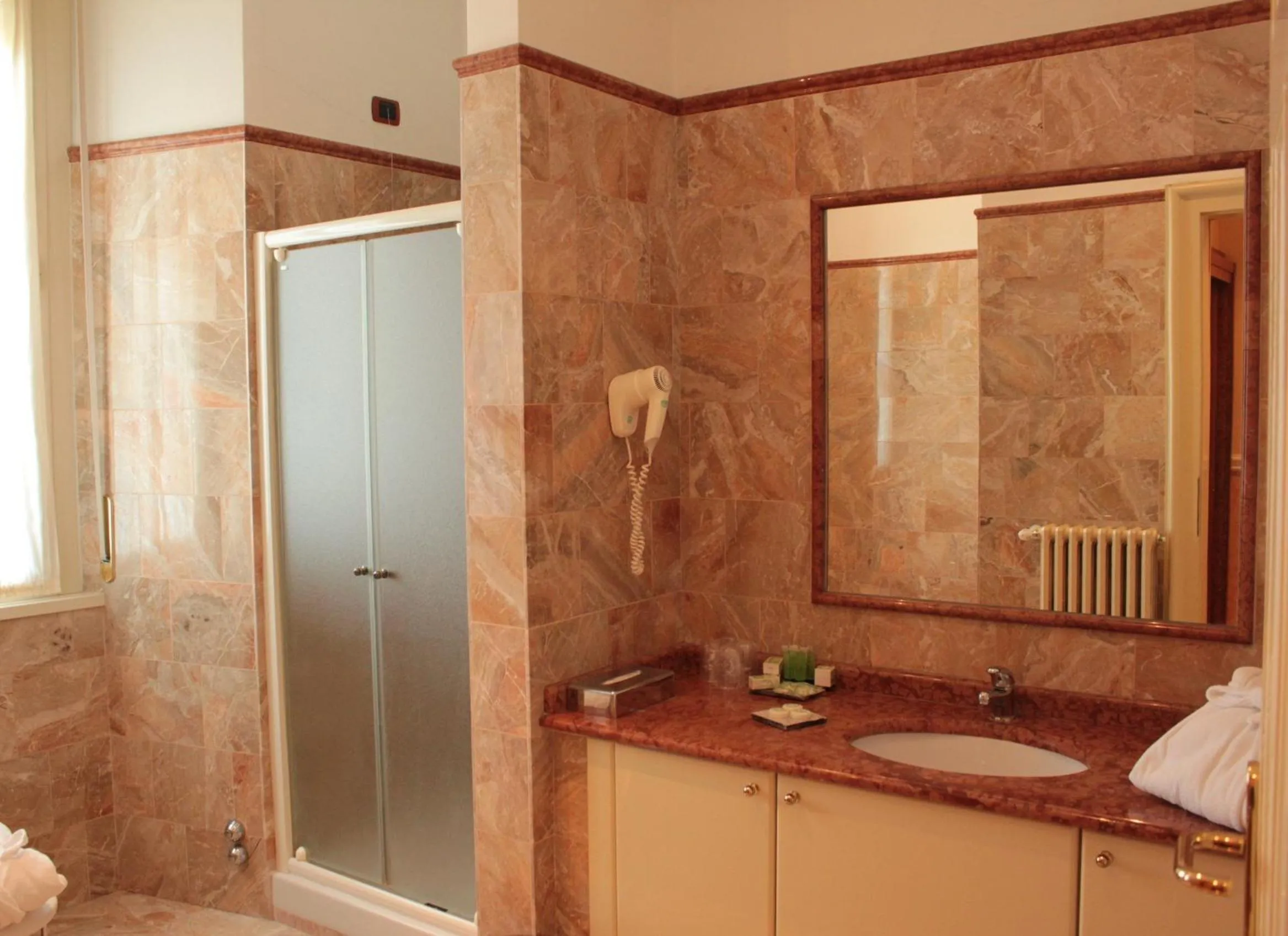 Shower in Palace Grand Hotel Varese