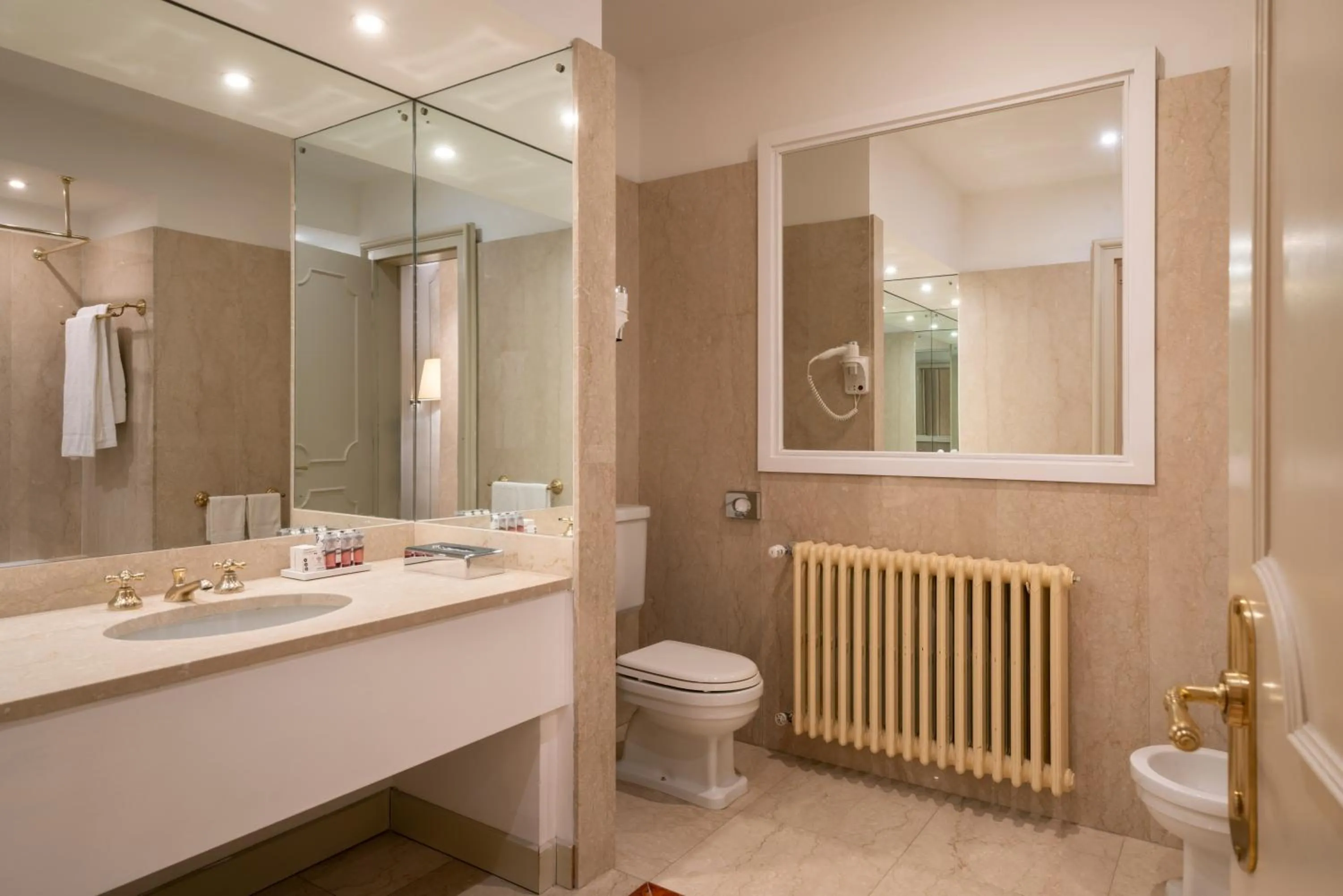 Bathroom in Palace Grand Hotel Varese