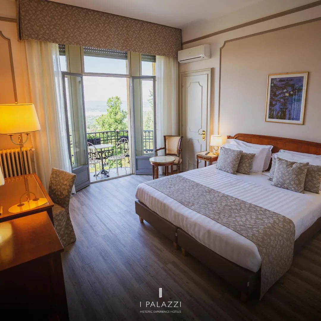 Bedroom, Bed in Palace Grand Hotel Varese