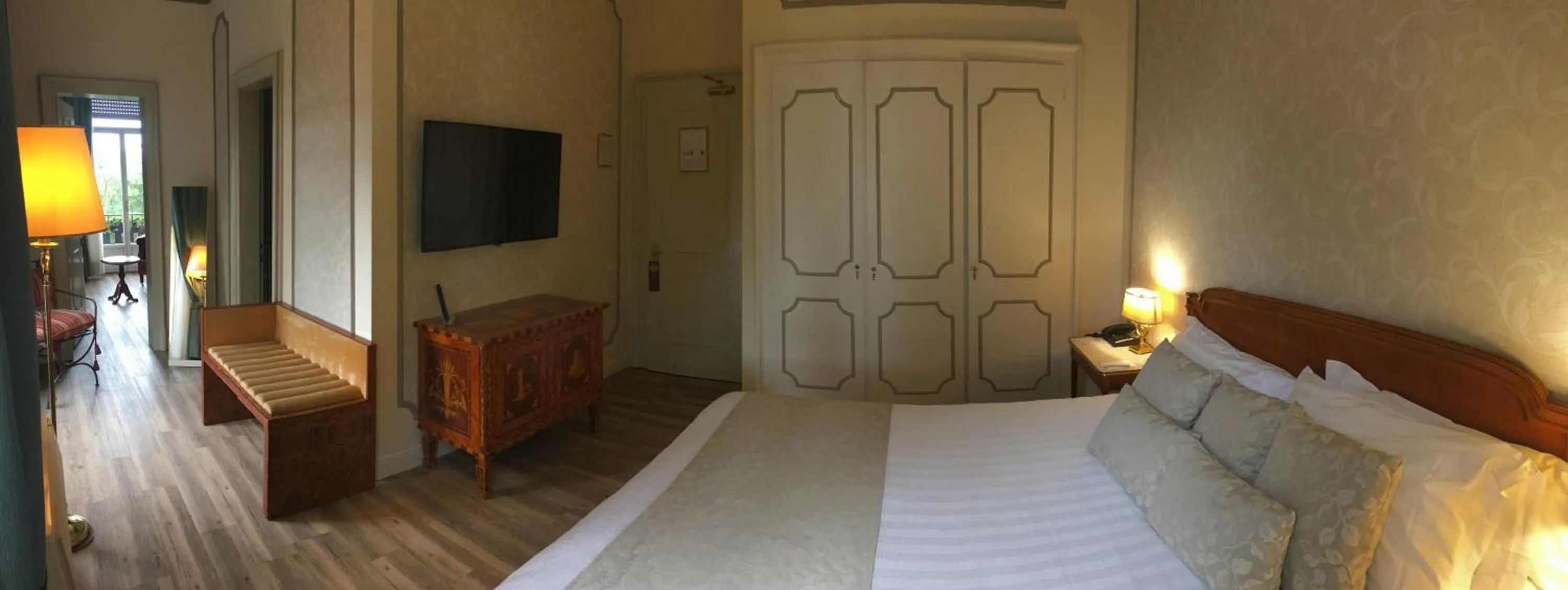 Bed in Palace Grand Hotel Varese