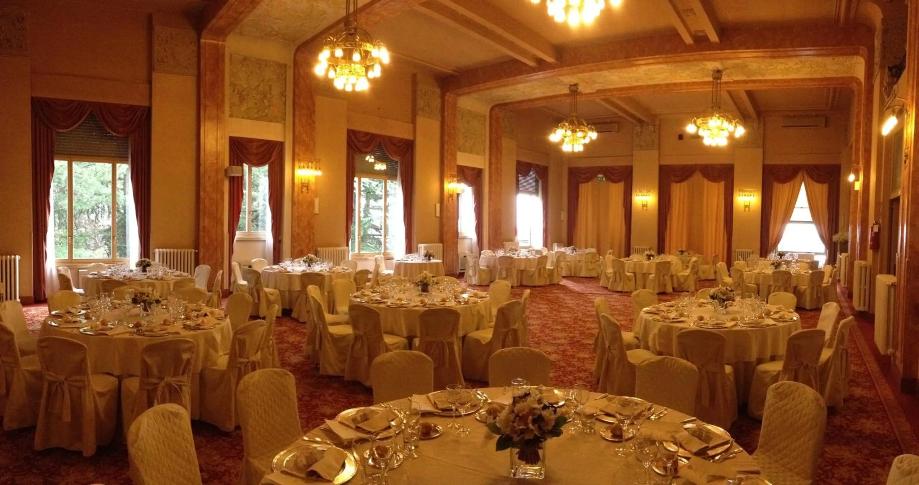 Restaurant/places to eat in Palace Grand Hotel Varese