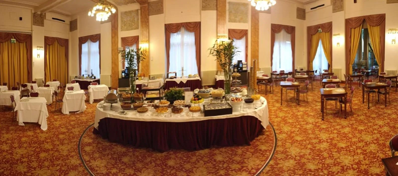 Restaurant/places to eat in Palace Grand Hotel Varese