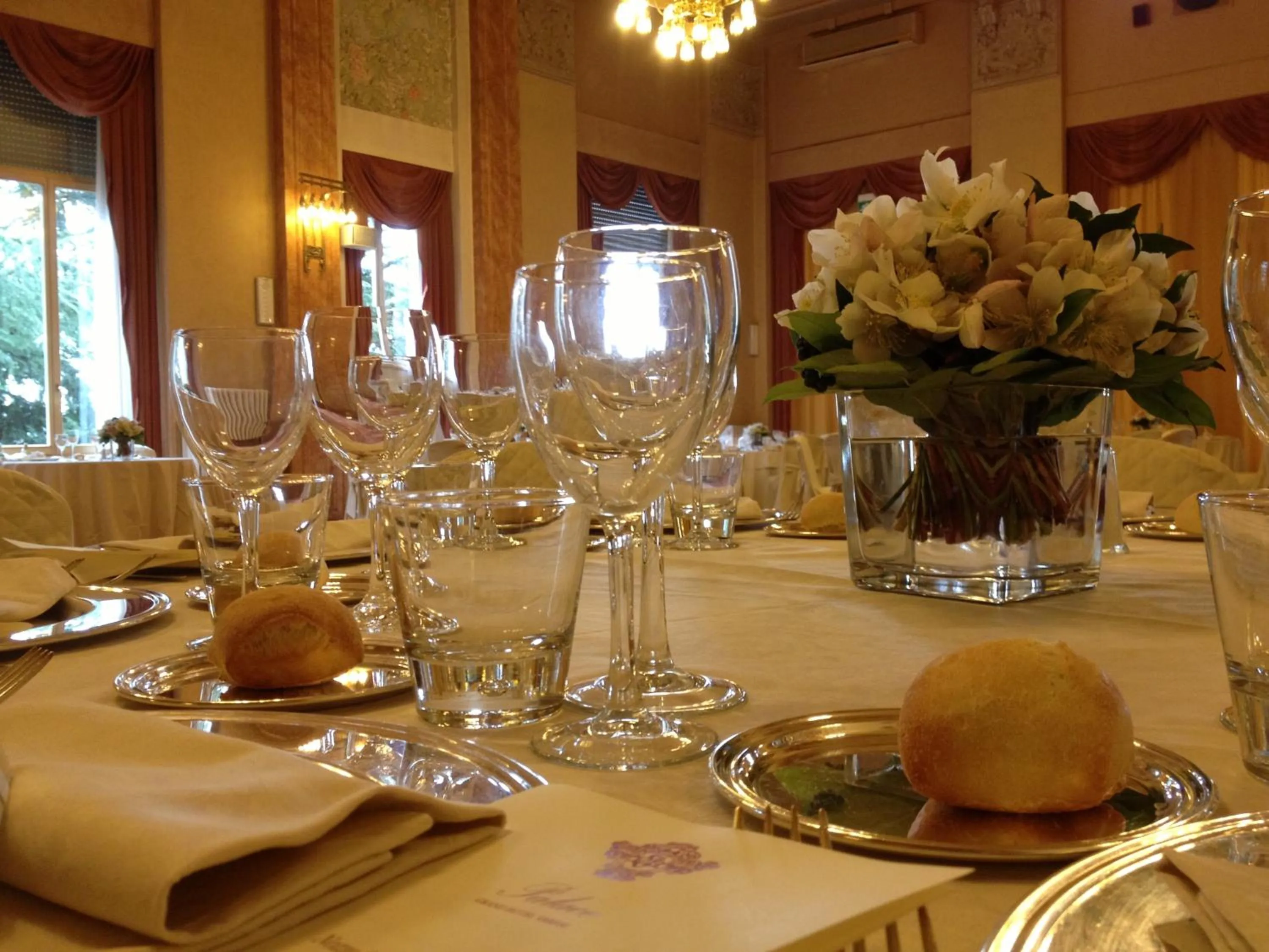 Restaurant/places to eat in Palace Grand Hotel Varese