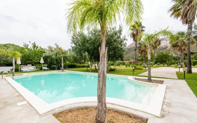 Swimming pool in Hotel Garden