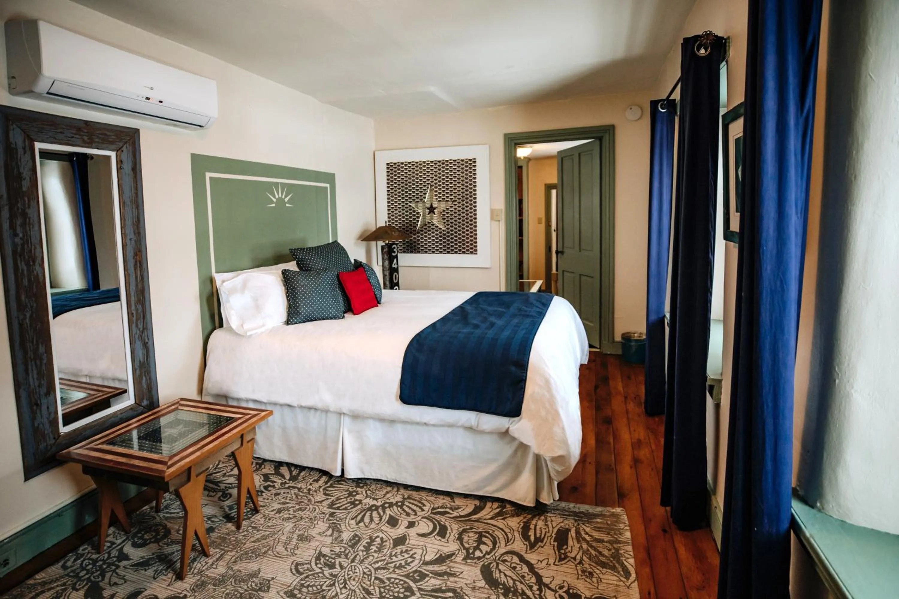 Bedroom, Bed in Galvanized America Inn & Art Gallery