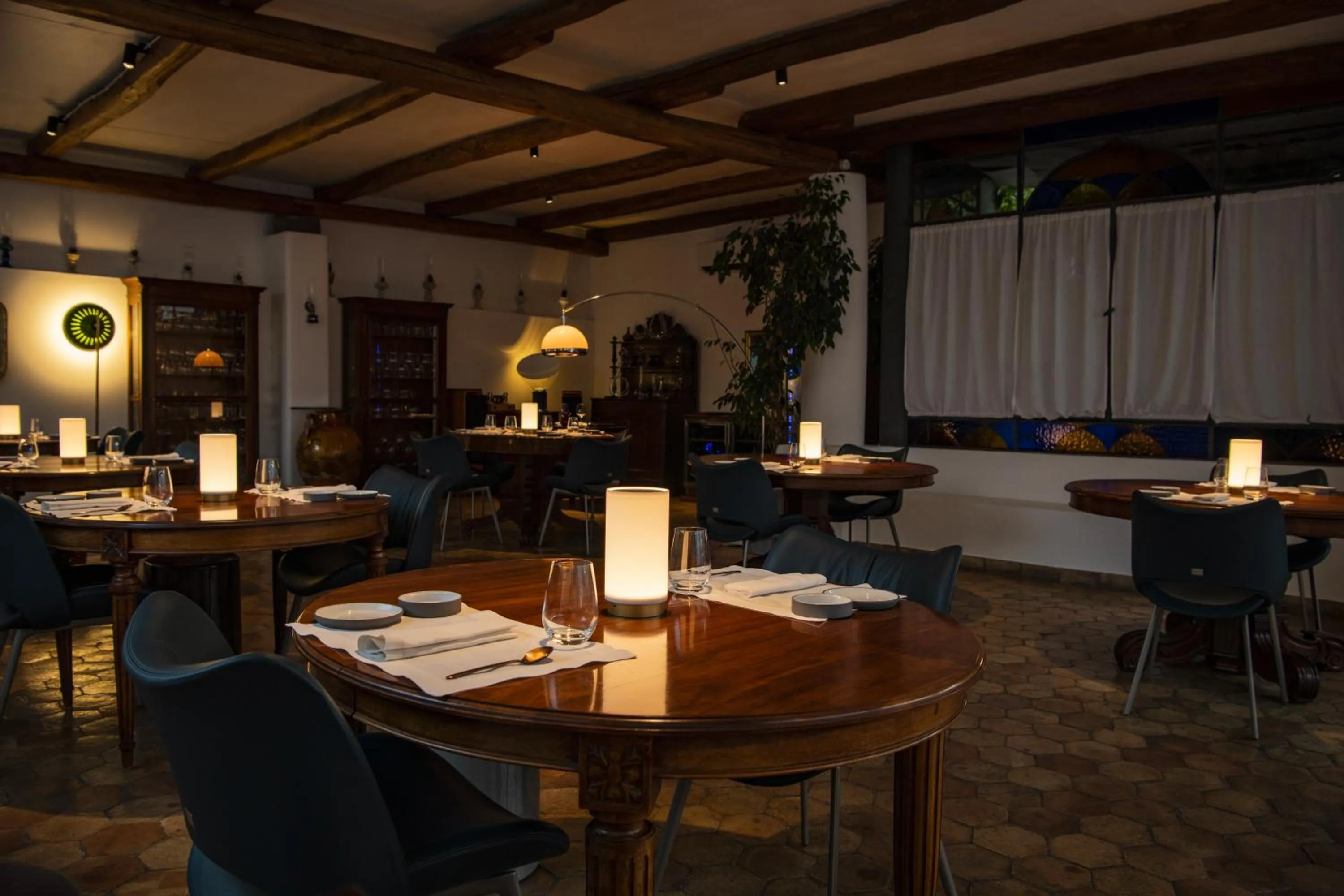 Restaurant/places to eat in Hotel Signum