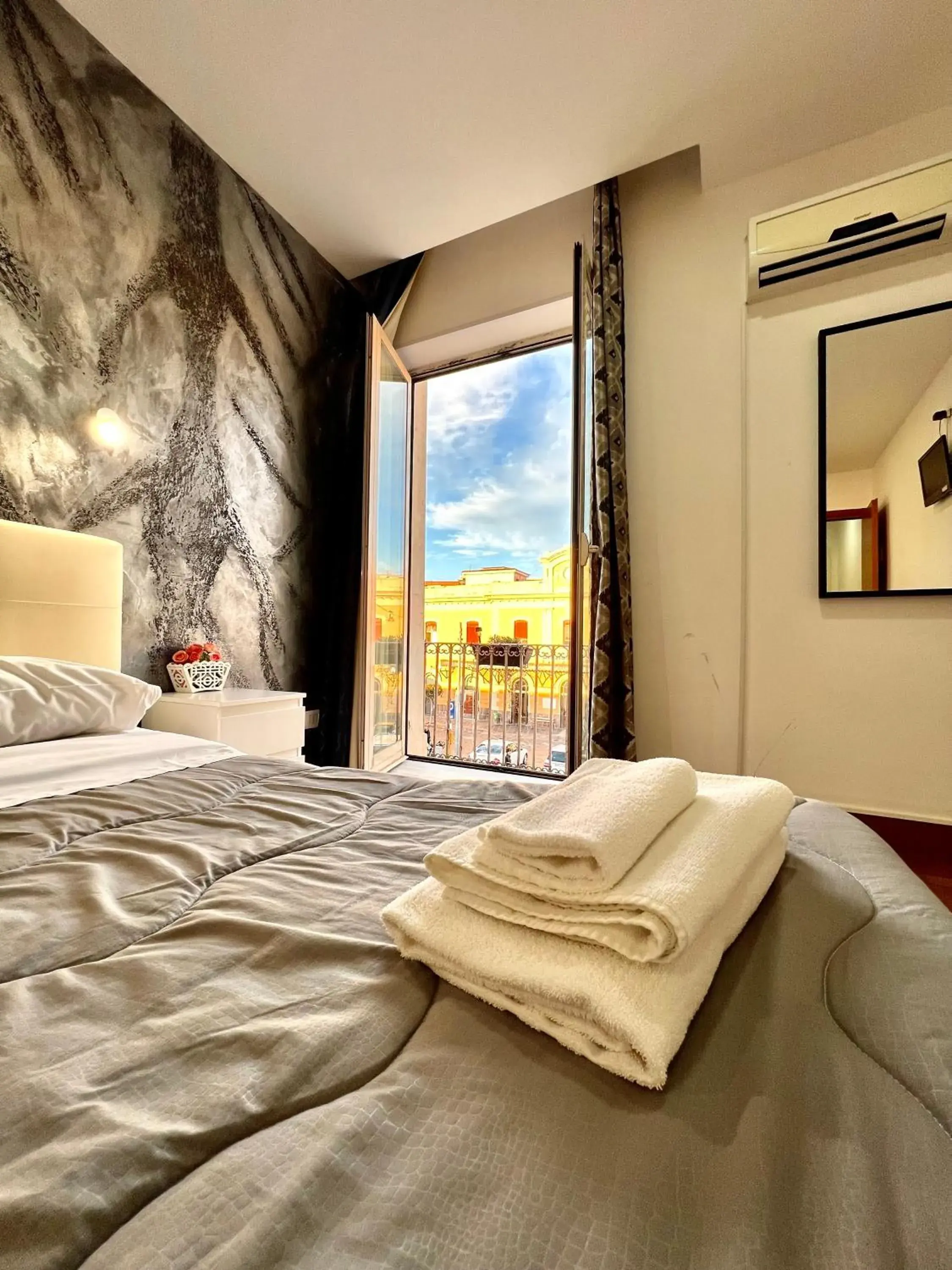 Superior Double Room in Hotel Como Superior Double Room in Hotel Como