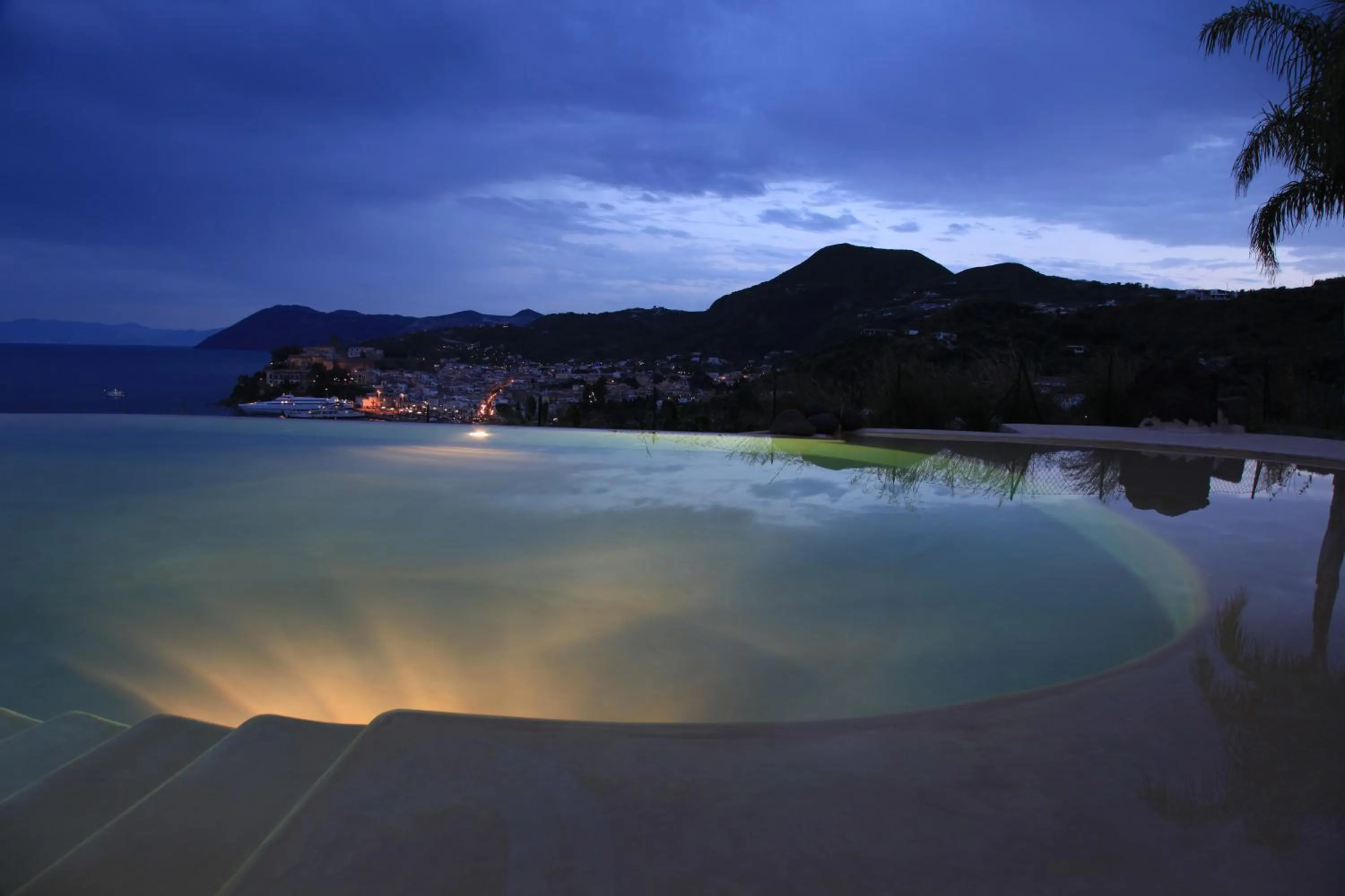 Swimming pool in Hotel Villa Enrica - Aeolian Charme
