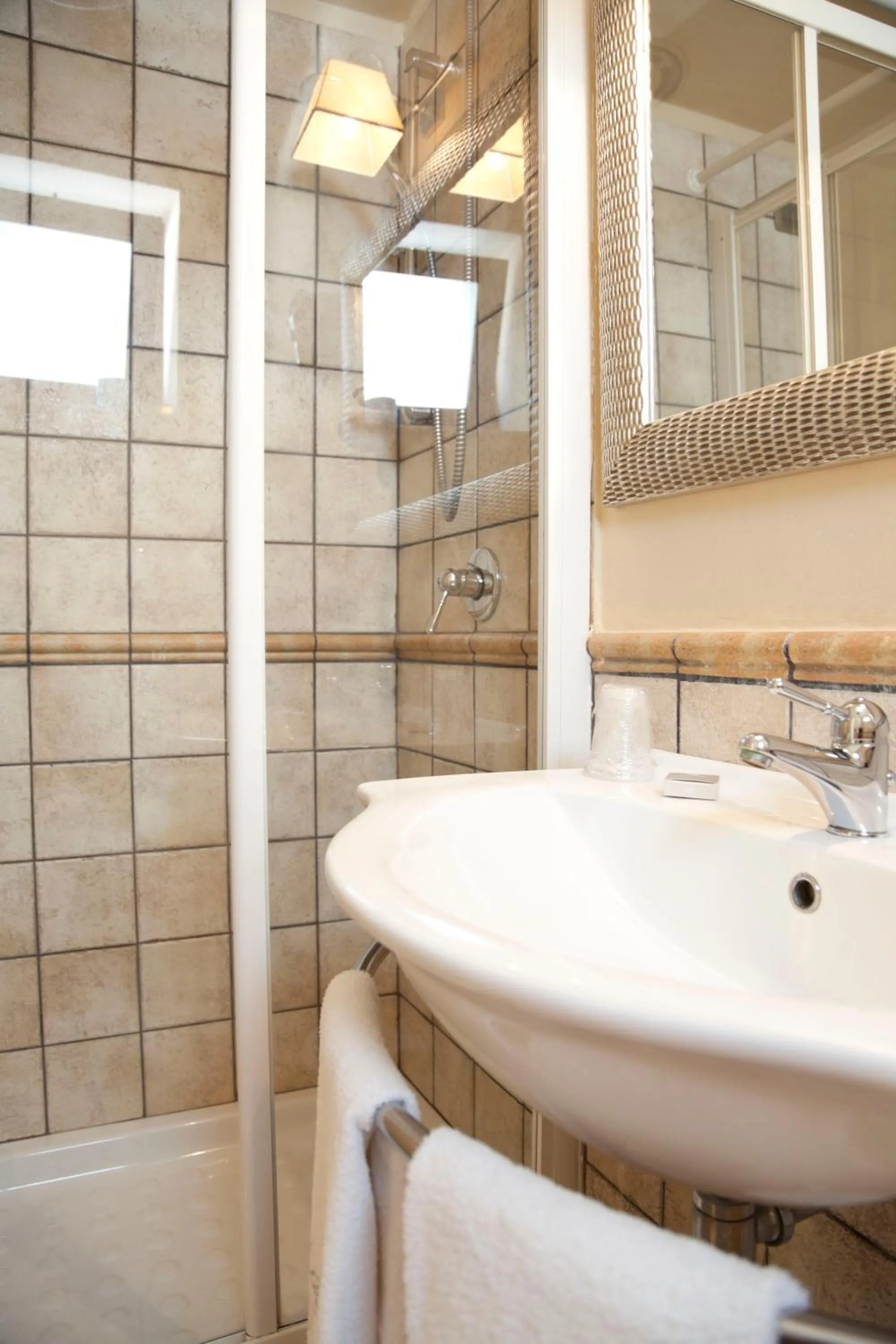 Shower in Hotel Villa Enrica - Aeolian Charme