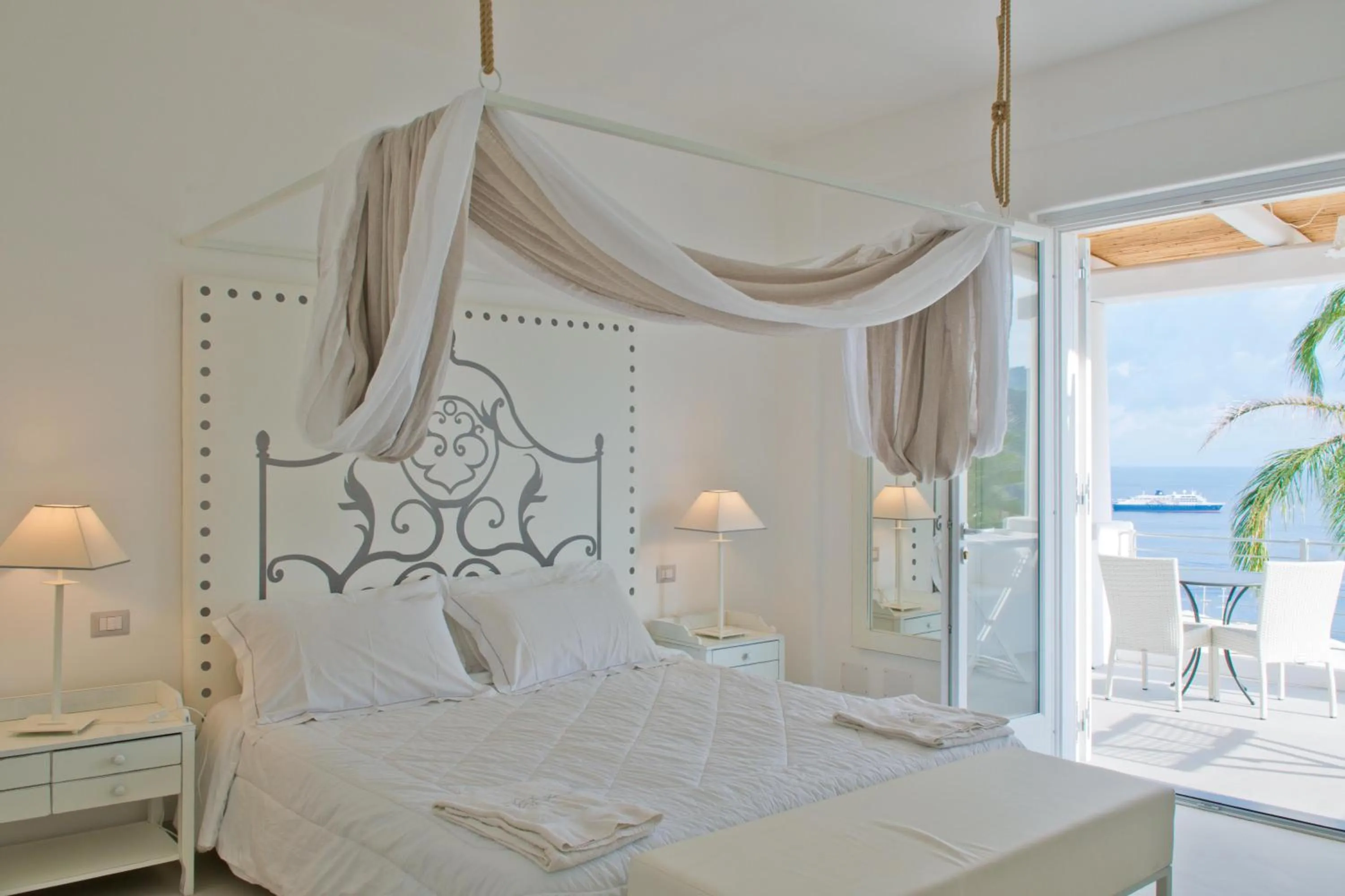 Day, Bed in Hotel Villa Enrica - Aeolian Charme