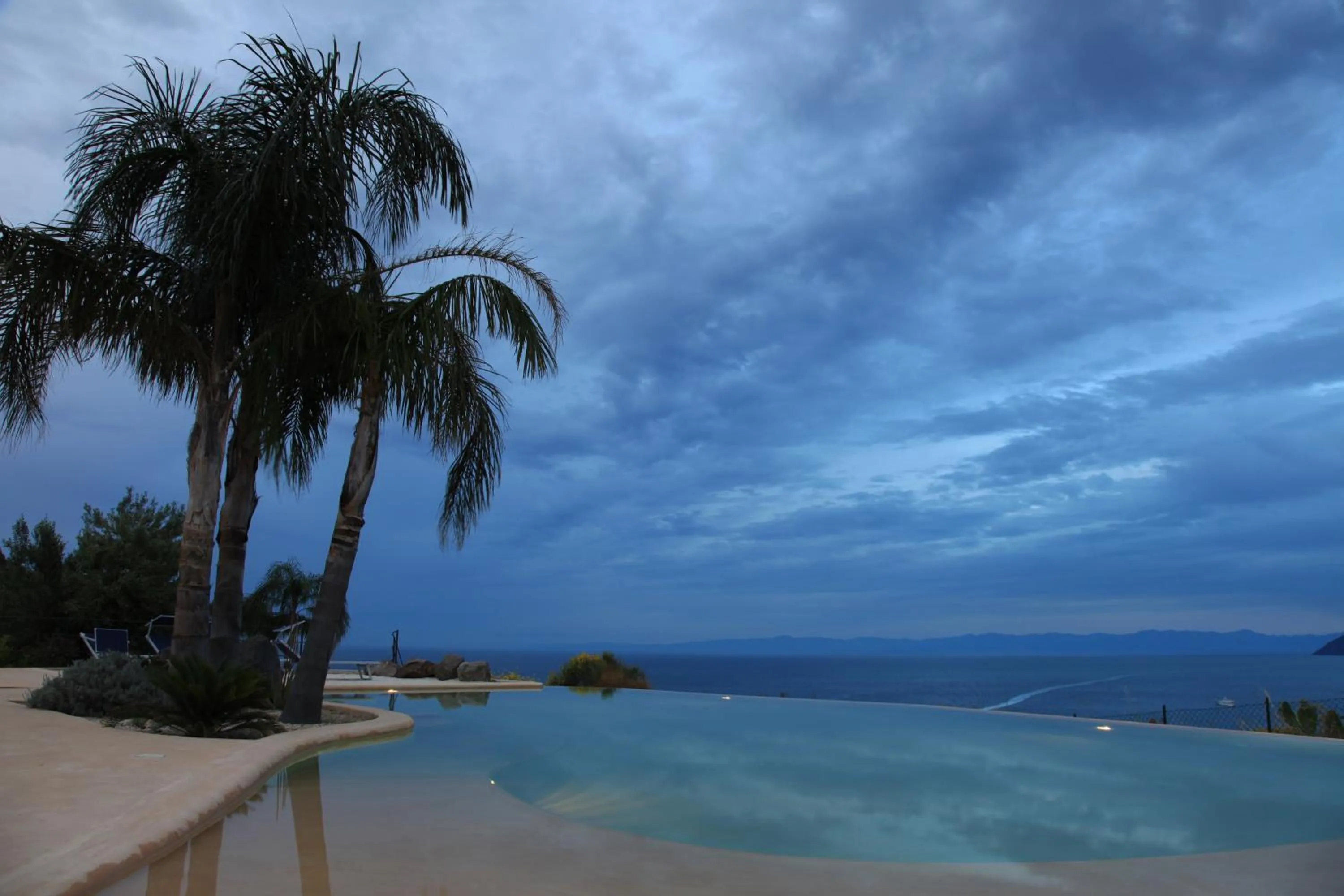 Swimming pool in Hotel Villa Enrica - Aeolian Charme