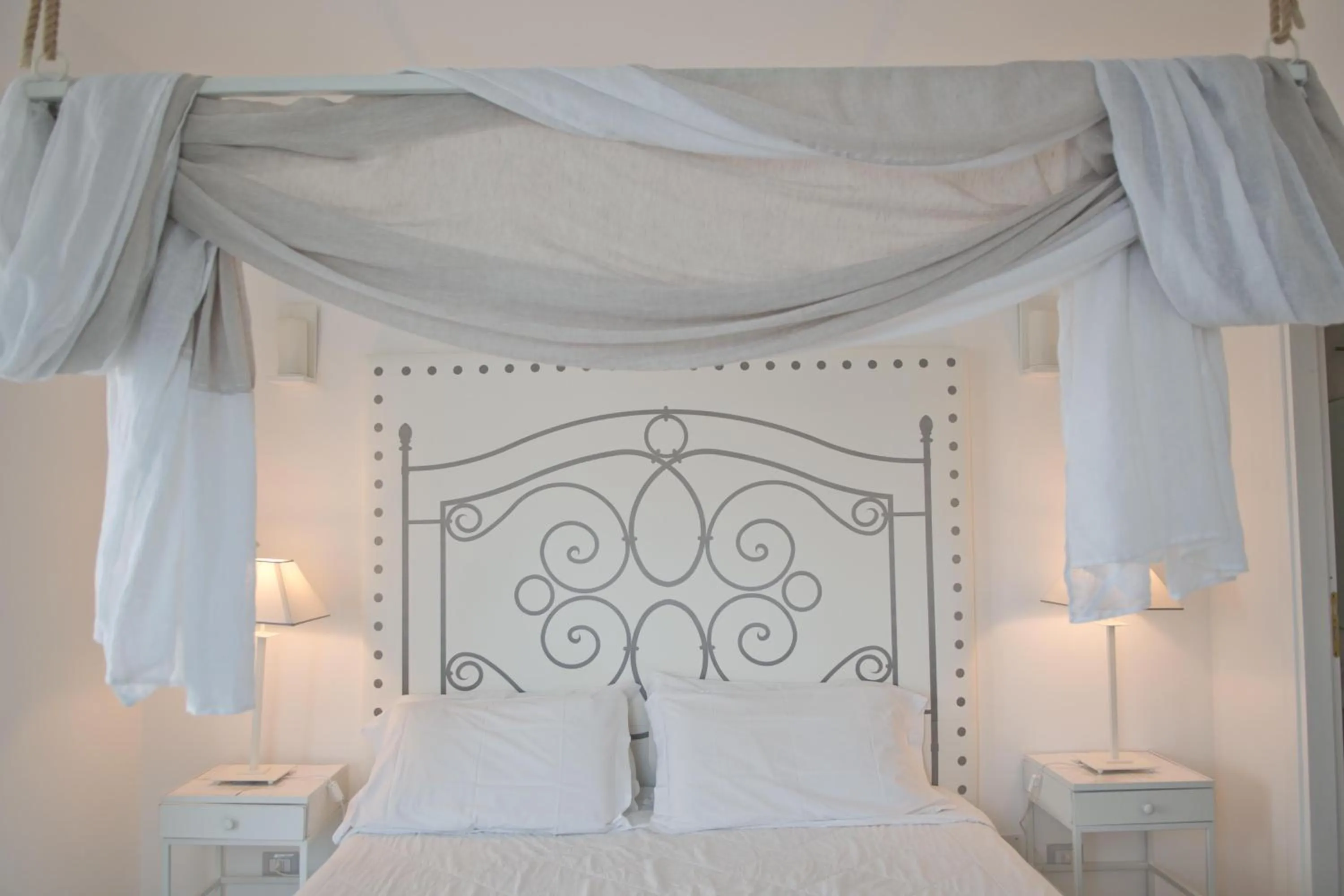 Decorative detail, Bed in Hotel Villa Enrica - Aeolian Charme