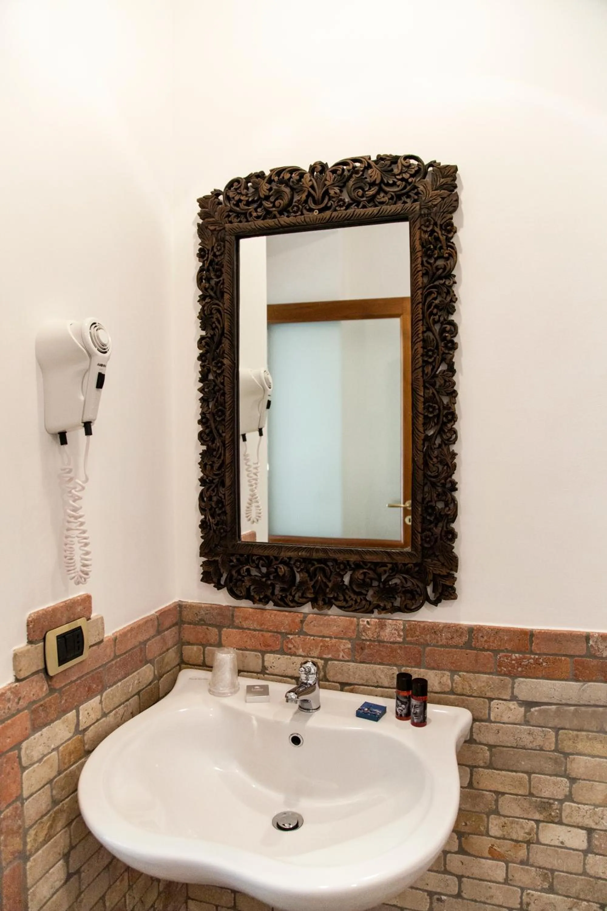 Toilet in Hotel Villa Enrica - Aeolian Charme