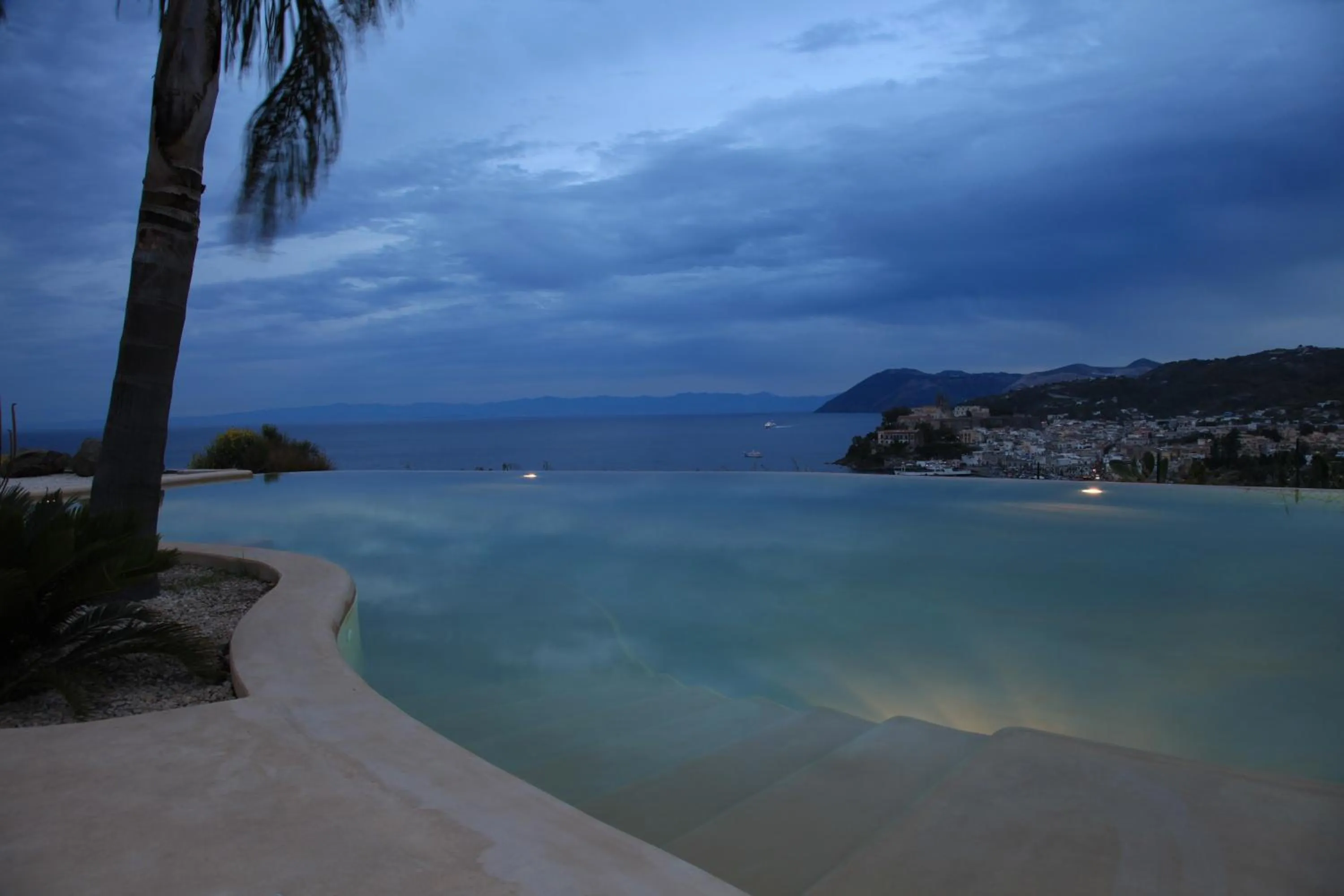 Night in Hotel Villa Enrica - Aeolian Charme