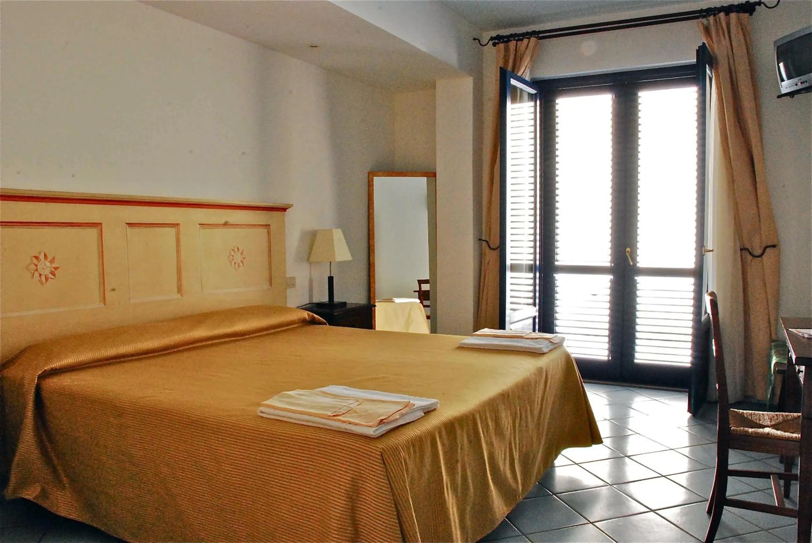 Photo of the whole room, Bed in Hotel Villa Enrica - Aeolian Charme