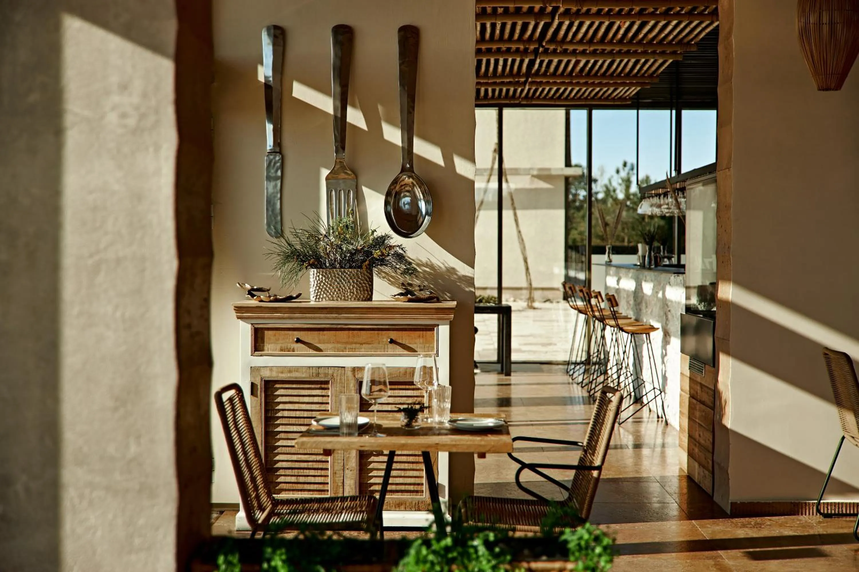 Restaurant/places to eat in Miramare Magnetic Beach Hotel