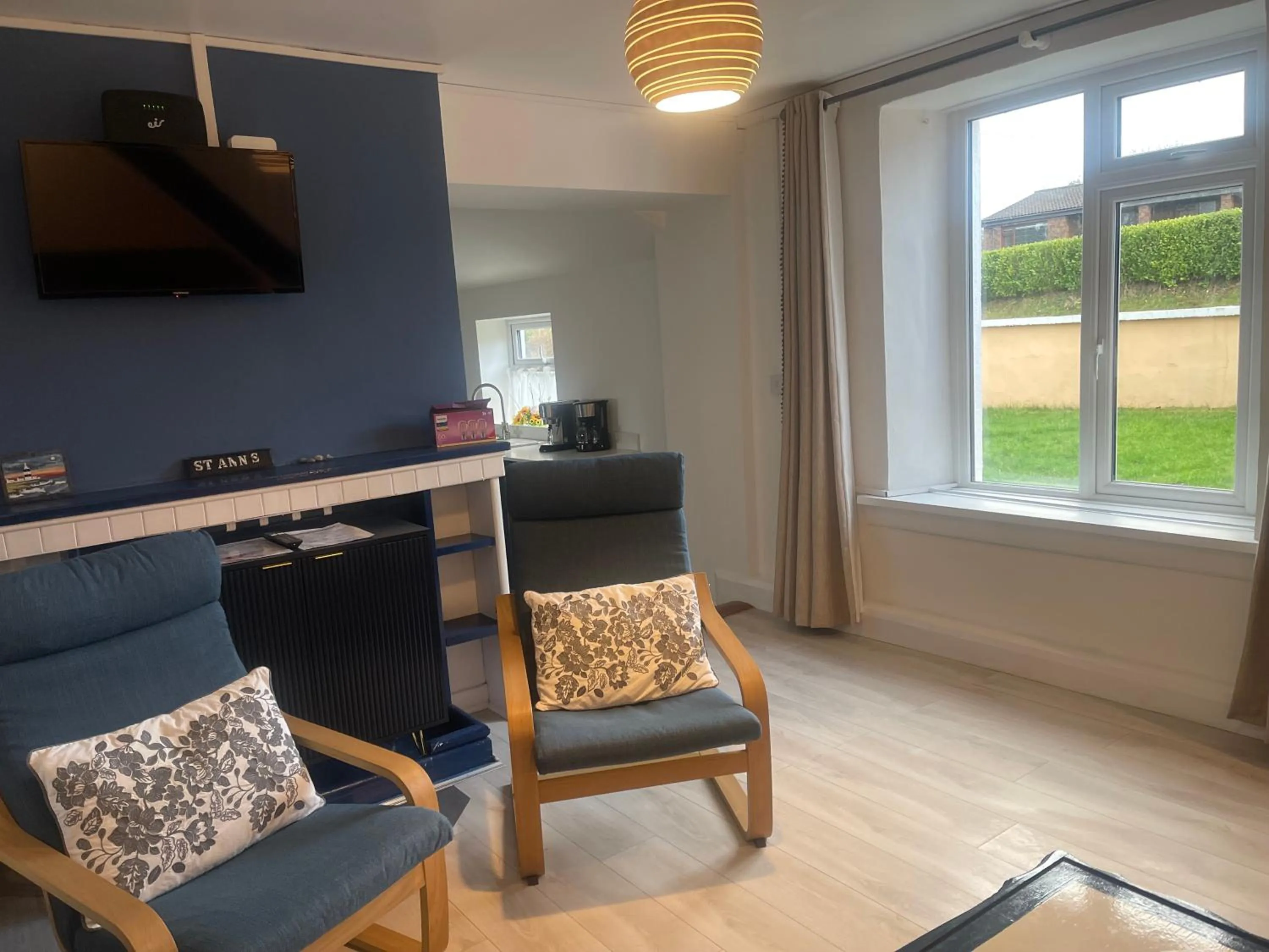 Communal lounge/ TV room in Mon Petit Cottage - B&B and Guest House in Bunclody