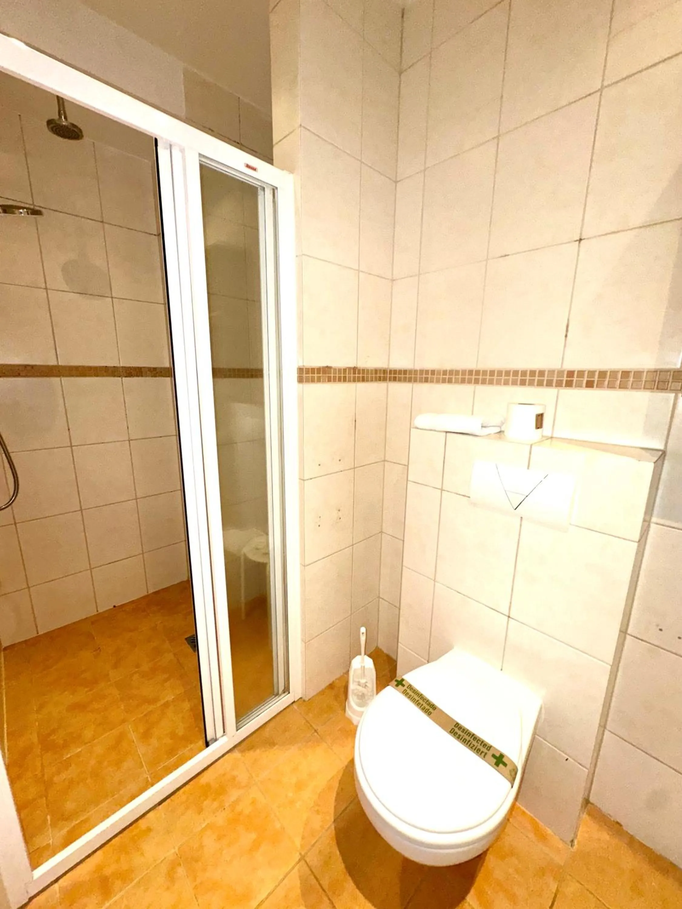 Shower in Day Dream Vesturgata 17 Reykjavik