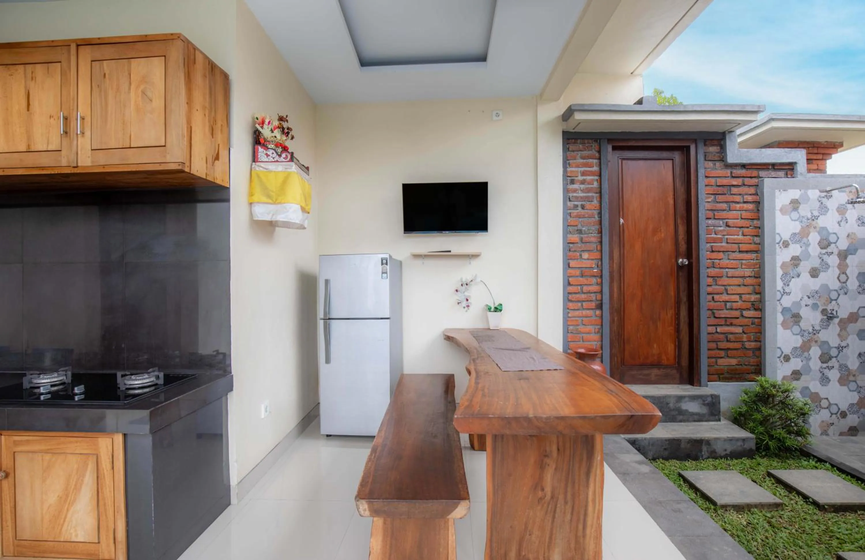 Communal lounge/ TV room in Ubud Mayura Private Pool Villa