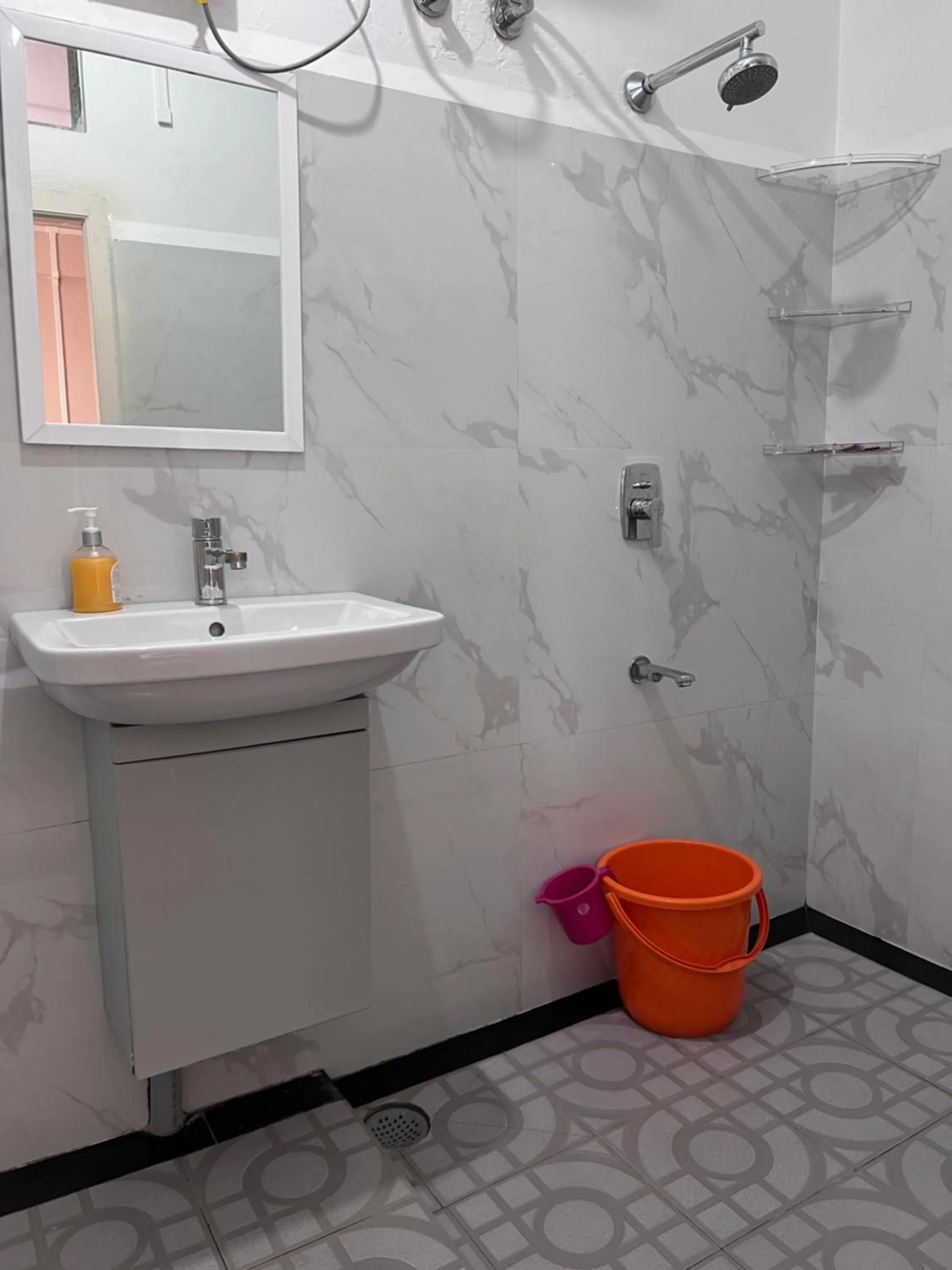 Bathroom in Hotel Dinthar Zara