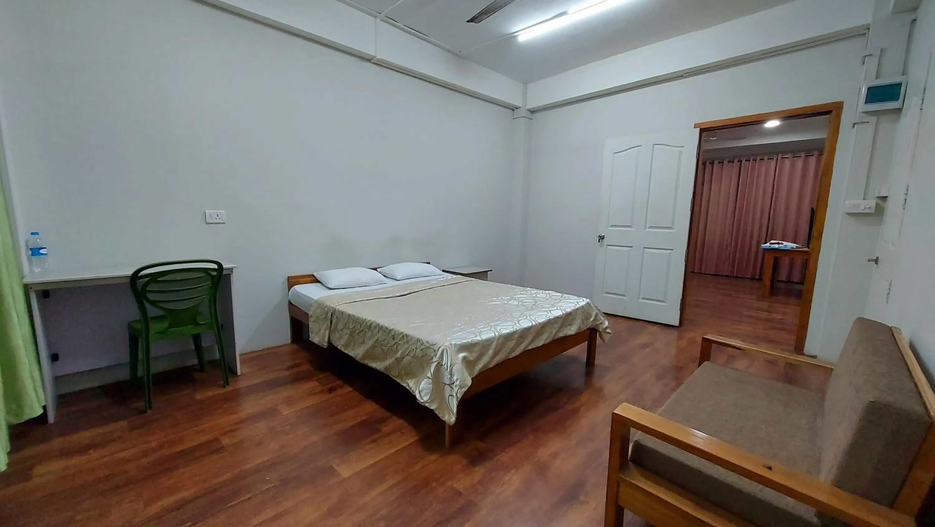 Bed in Hotel Dinthar Zara