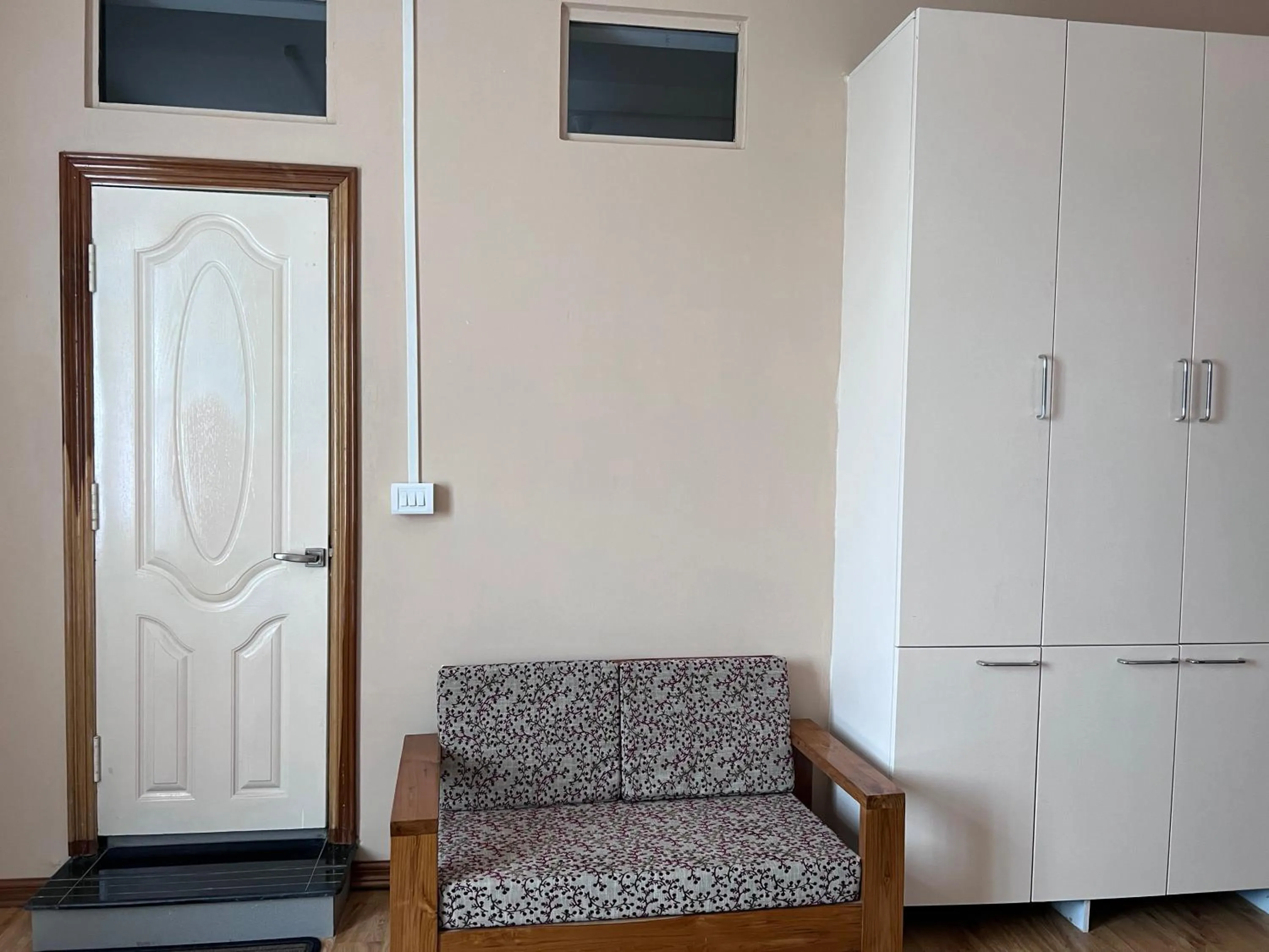 Seating area in Hotel Dinthar Zara