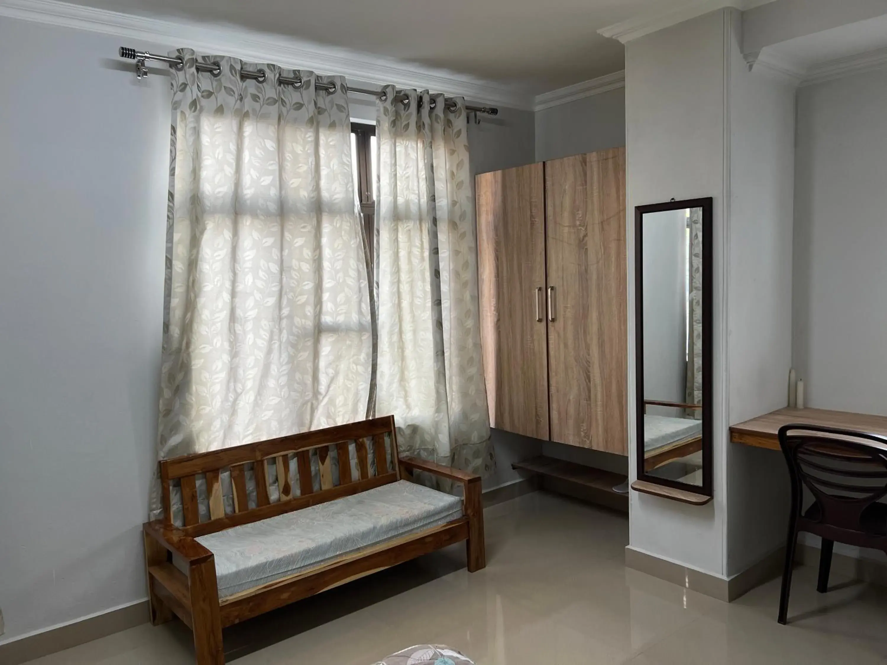 Seating area, Bed in Hotel Dinthar Zara Seating area, Bed in Hotel Dinthar Zara