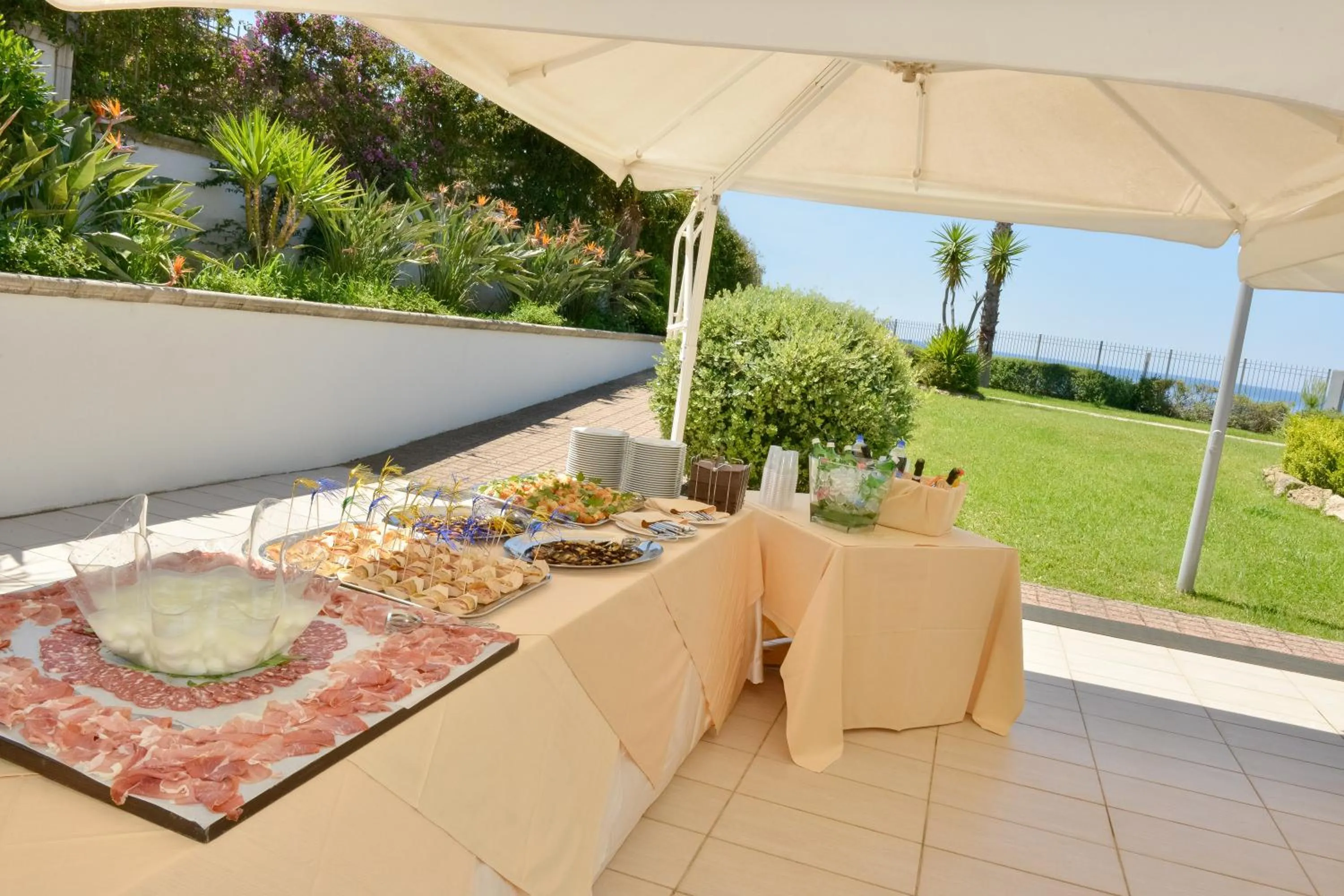 Business facilities in Hotel Mareluna