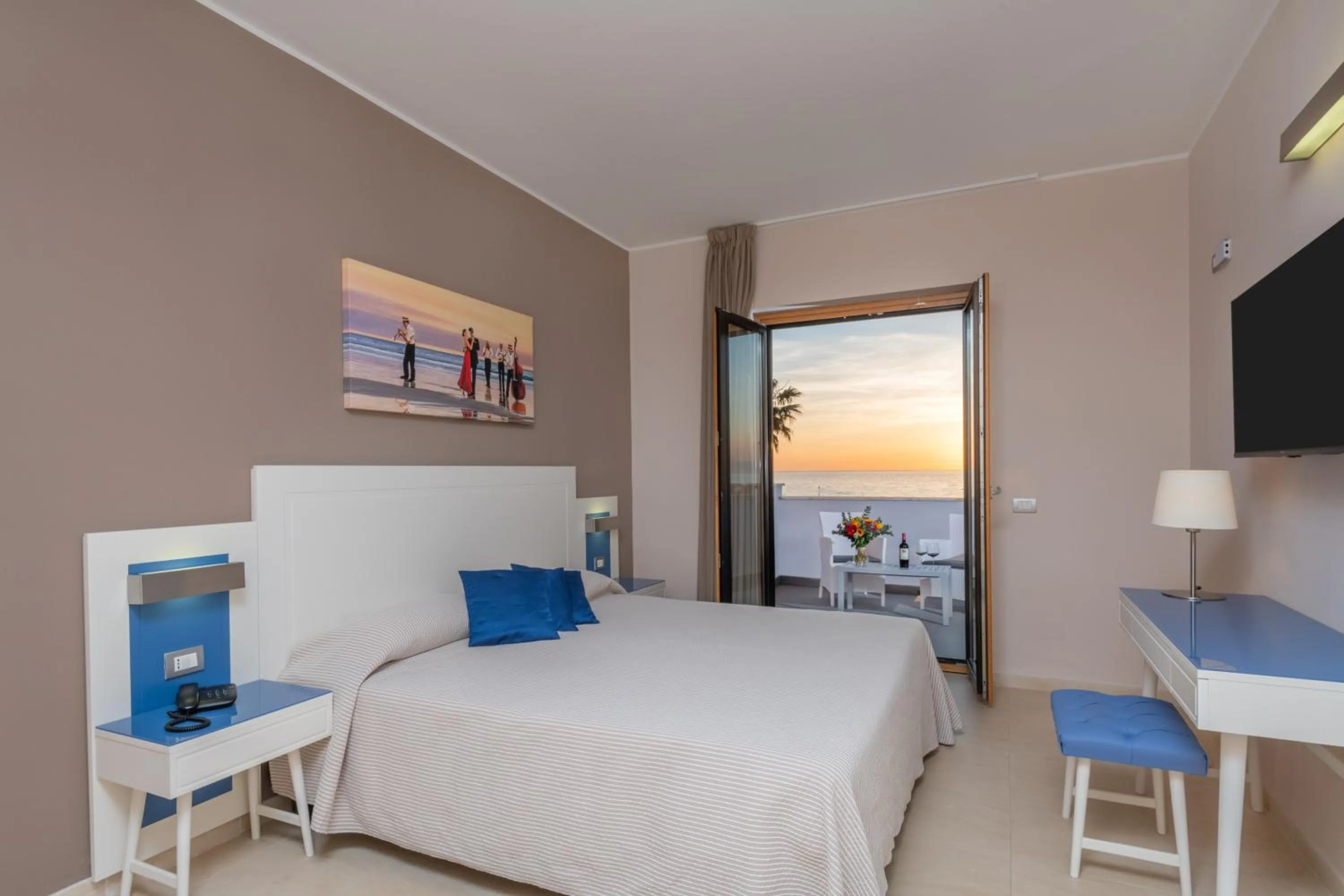 View (from property/room), Bed in Hotel Mareluna