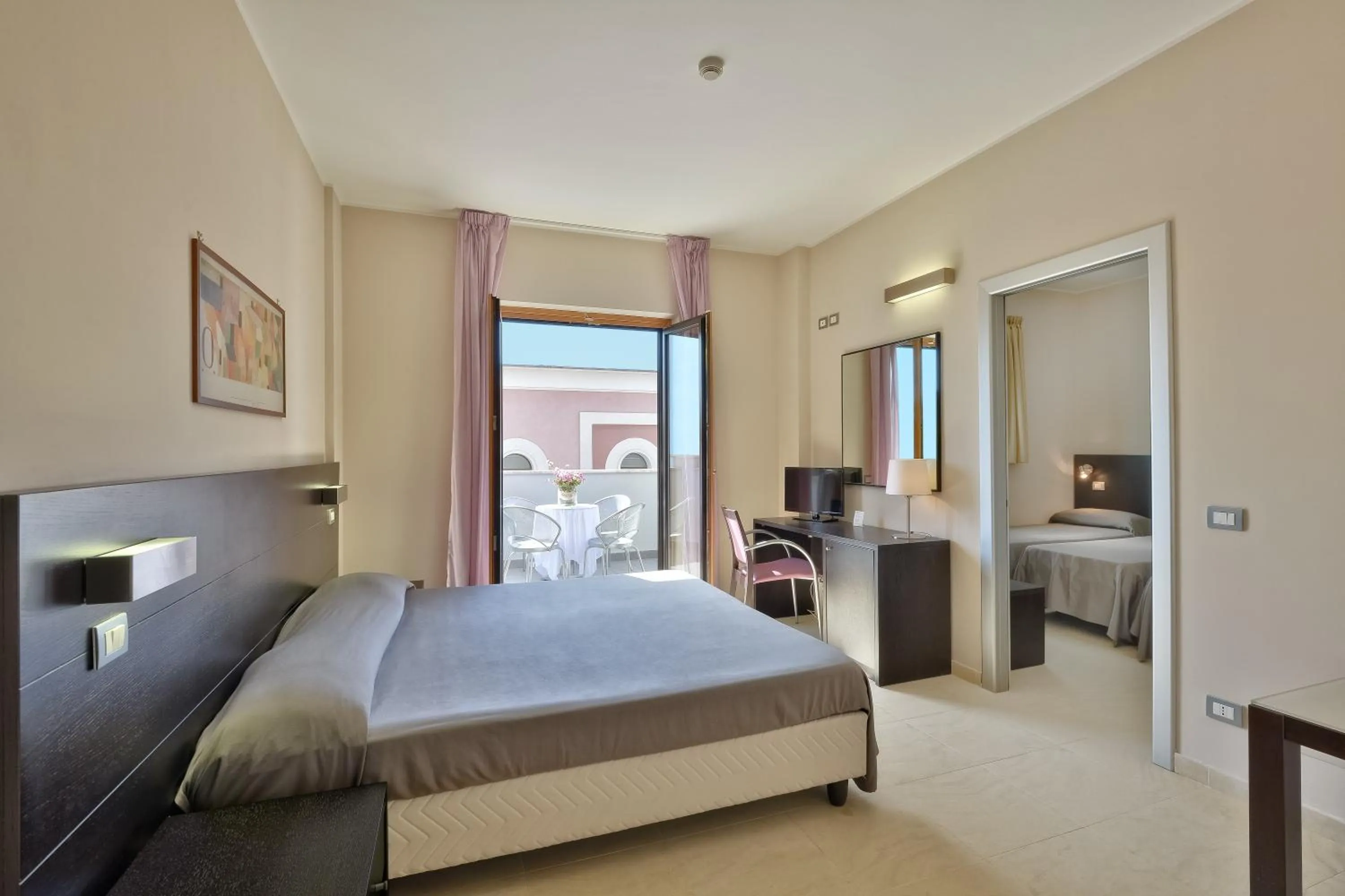 View (from property/room), Bed in Hotel Mareluna